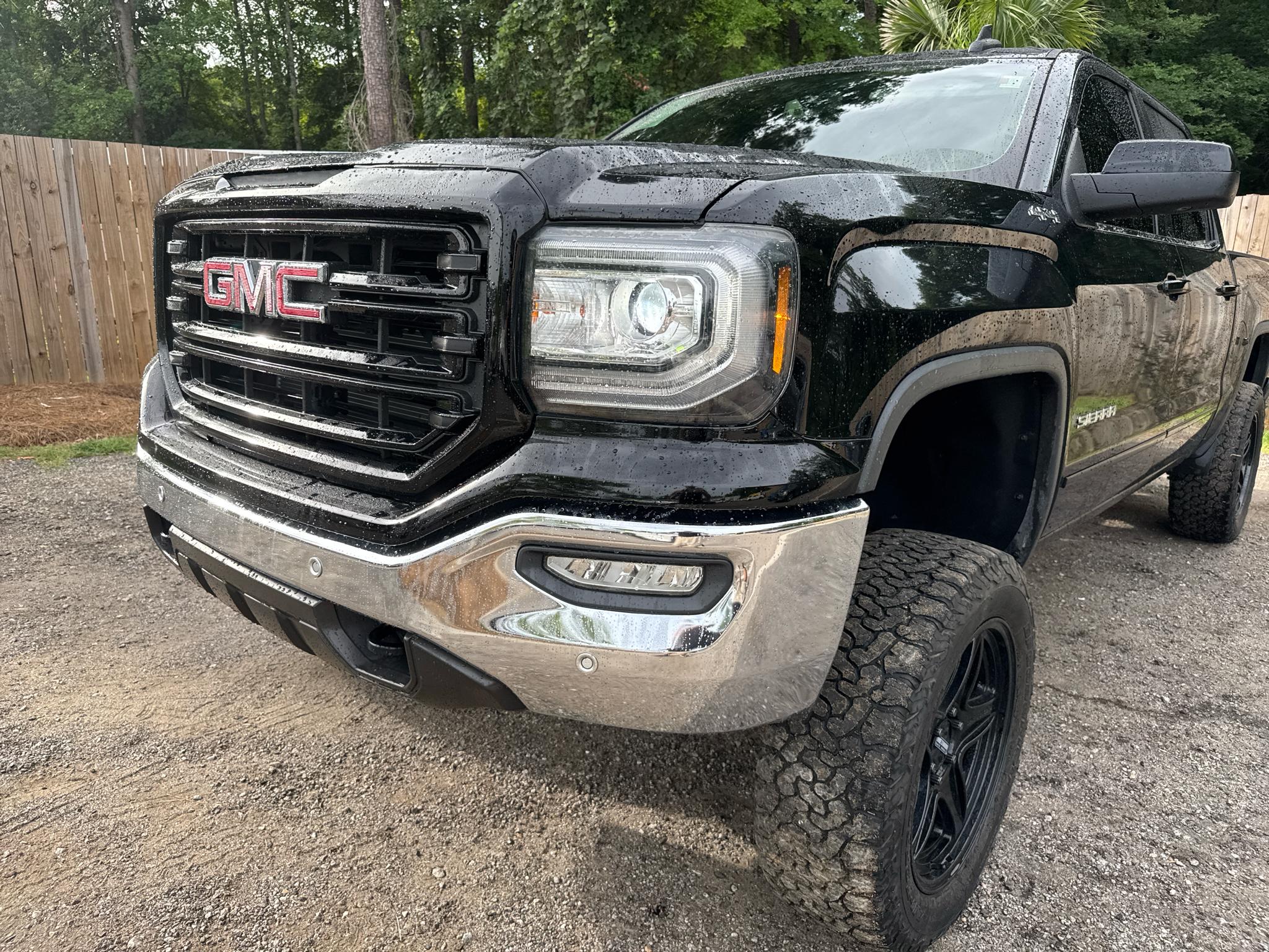 GMC Sierra 1500 4WD Crew Cab 143.5" SLT 2017