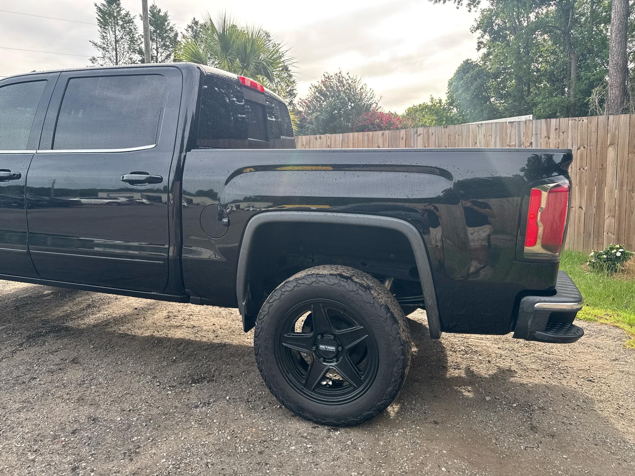 GMC Sierra 1500 4WD Crew Cab 143.5" SLT 2017