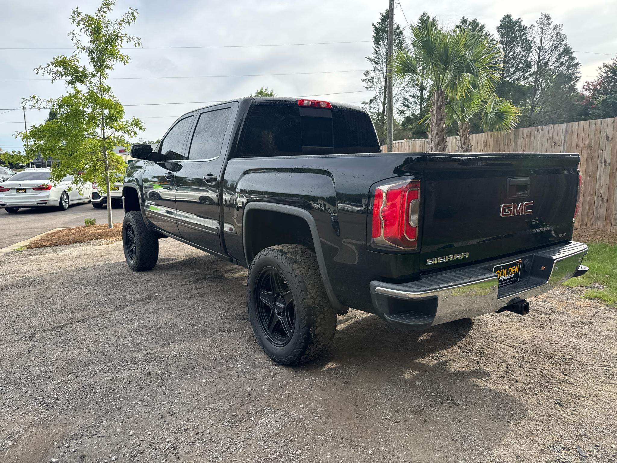 GMC Sierra 1500 4WD Crew Cab 143.5" SLT 2017