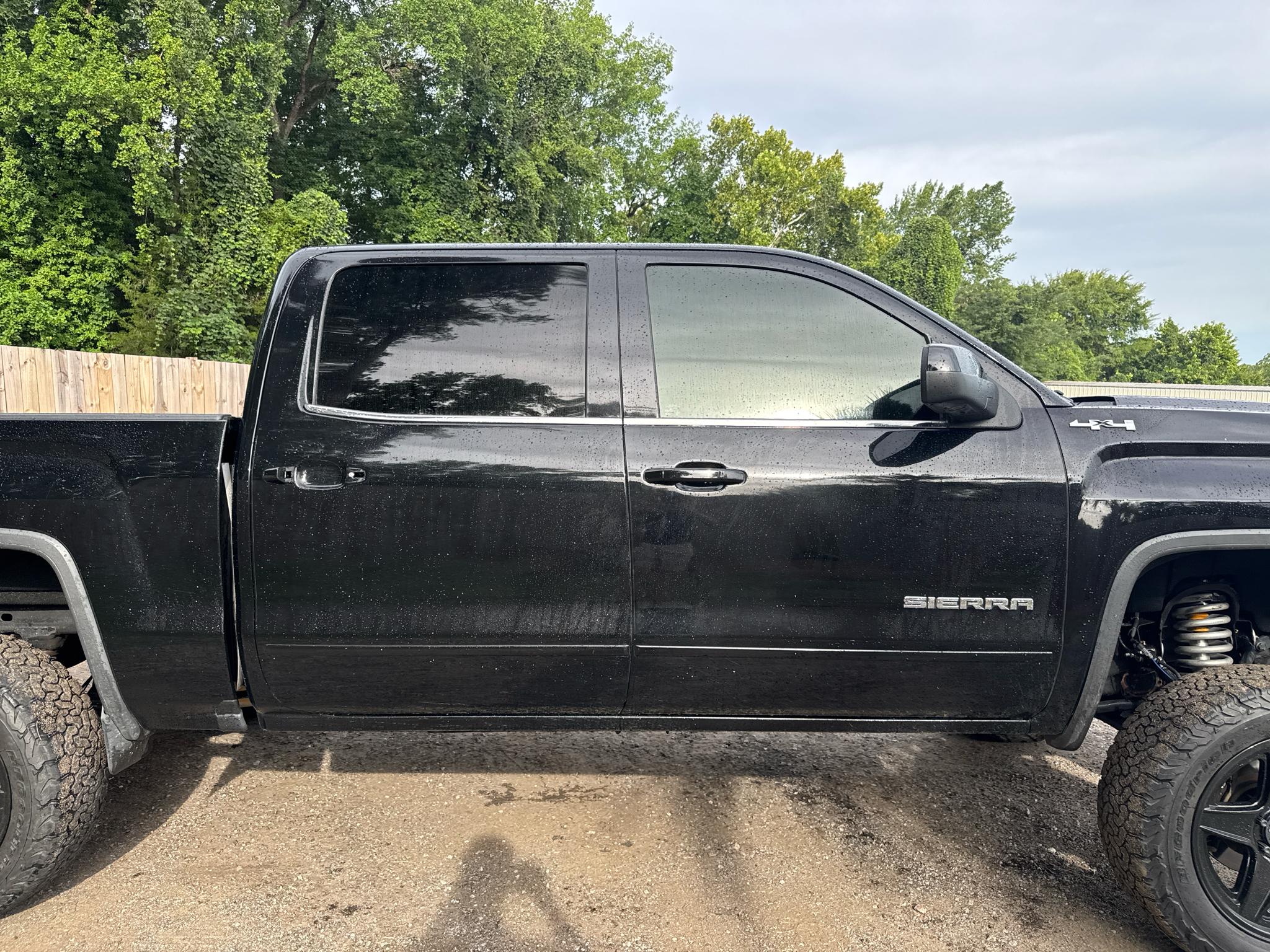 GMC Sierra 1500 4WD Crew Cab 143.5" SLT 2017