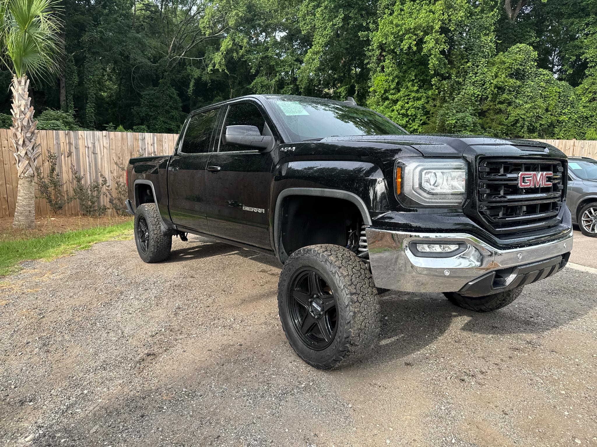 GMC Sierra 1500 4WD Crew Cab 143.5" SLT 2017
