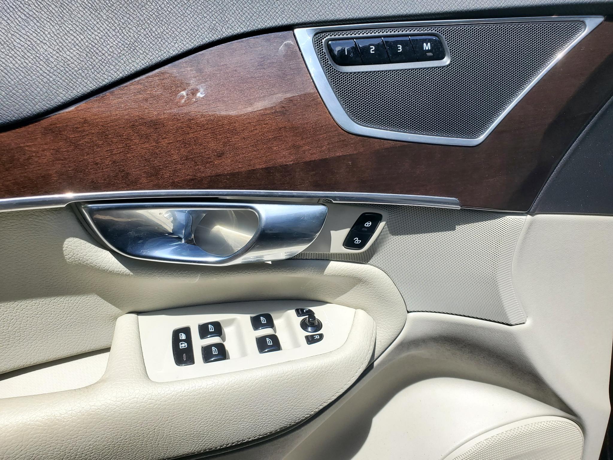 Volvo XC90 T5 AWD Momentum 2019