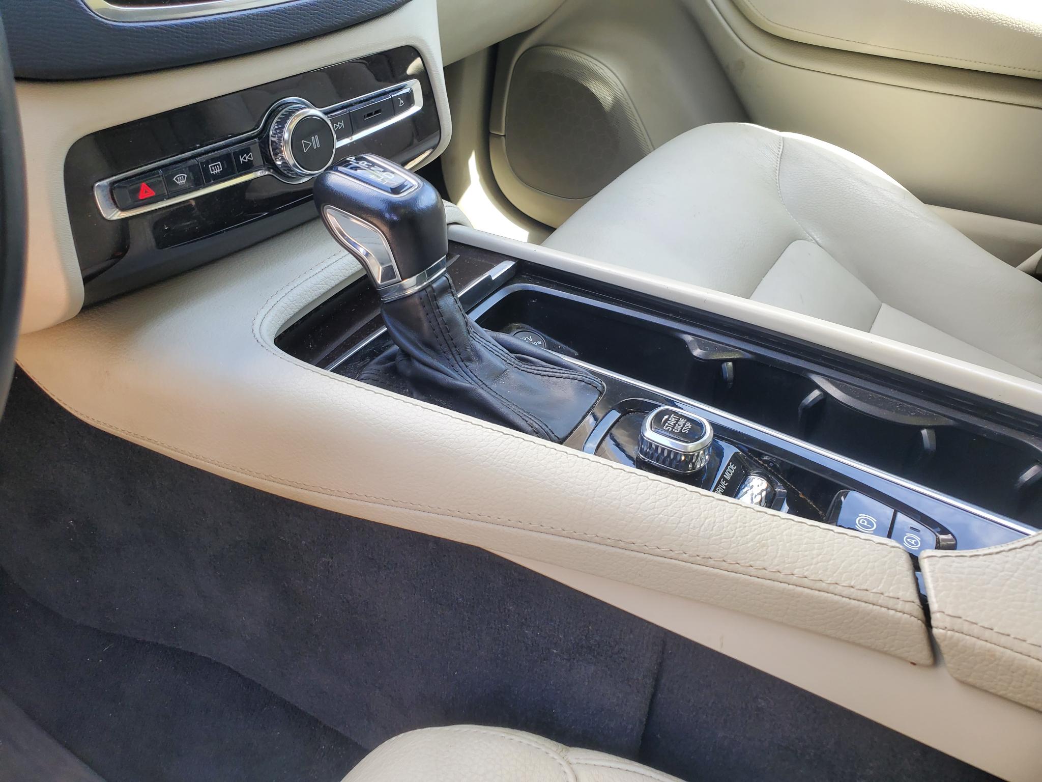 Volvo XC90 T5 AWD Momentum 2019