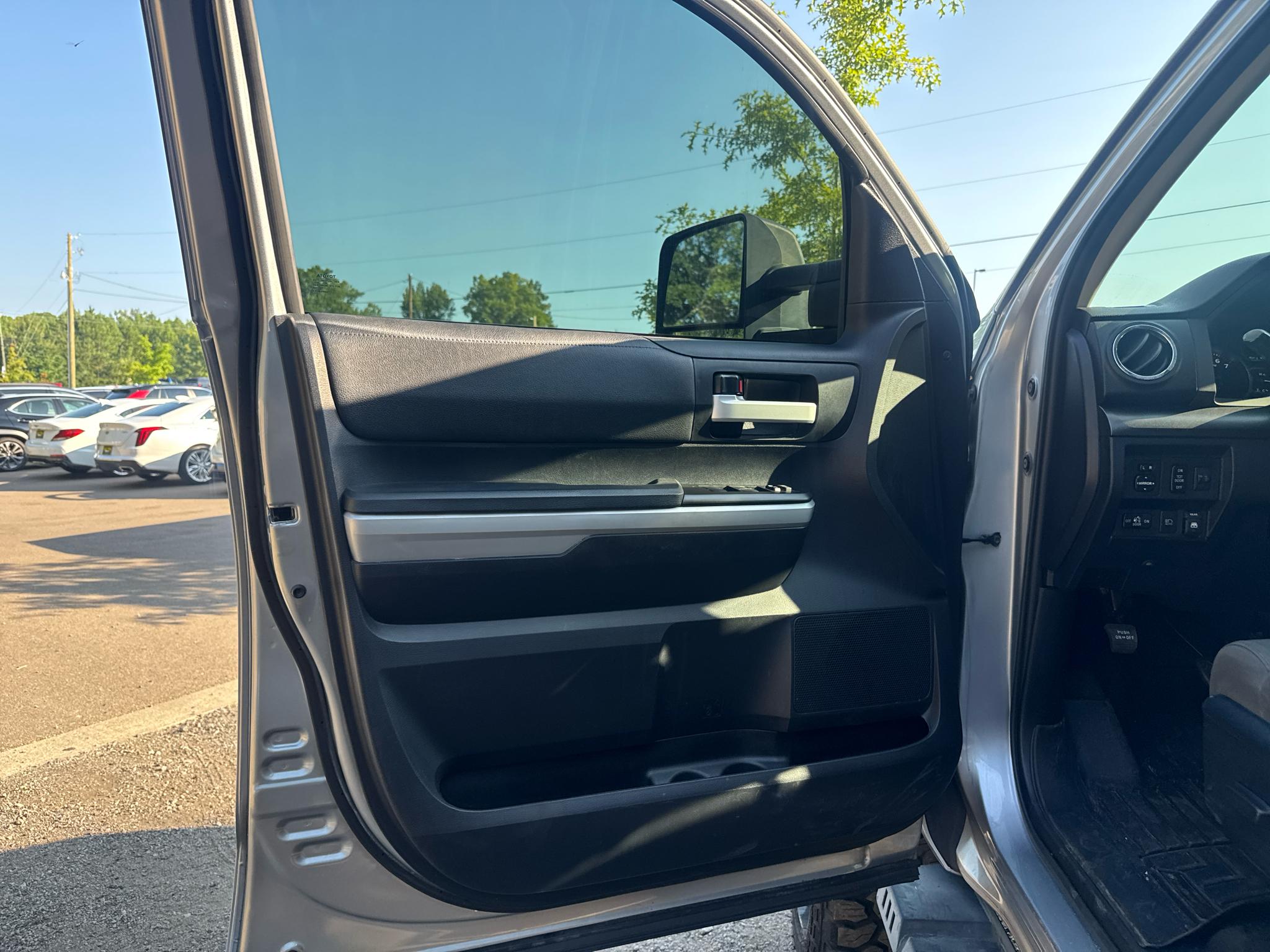 Toyota Tundra 4WD SR5 CrewMax 5.5' Bed 5.7L (Natl) 2018
