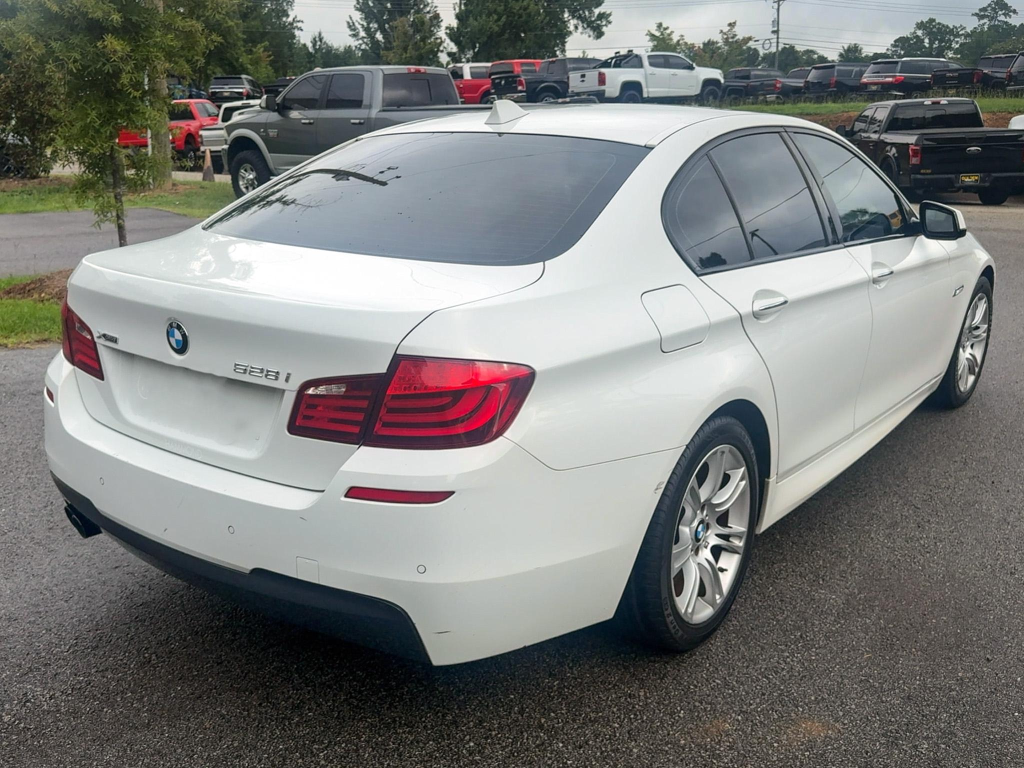 BMW 5 Series 4dr Sdn 528i xDrive AWD 2013