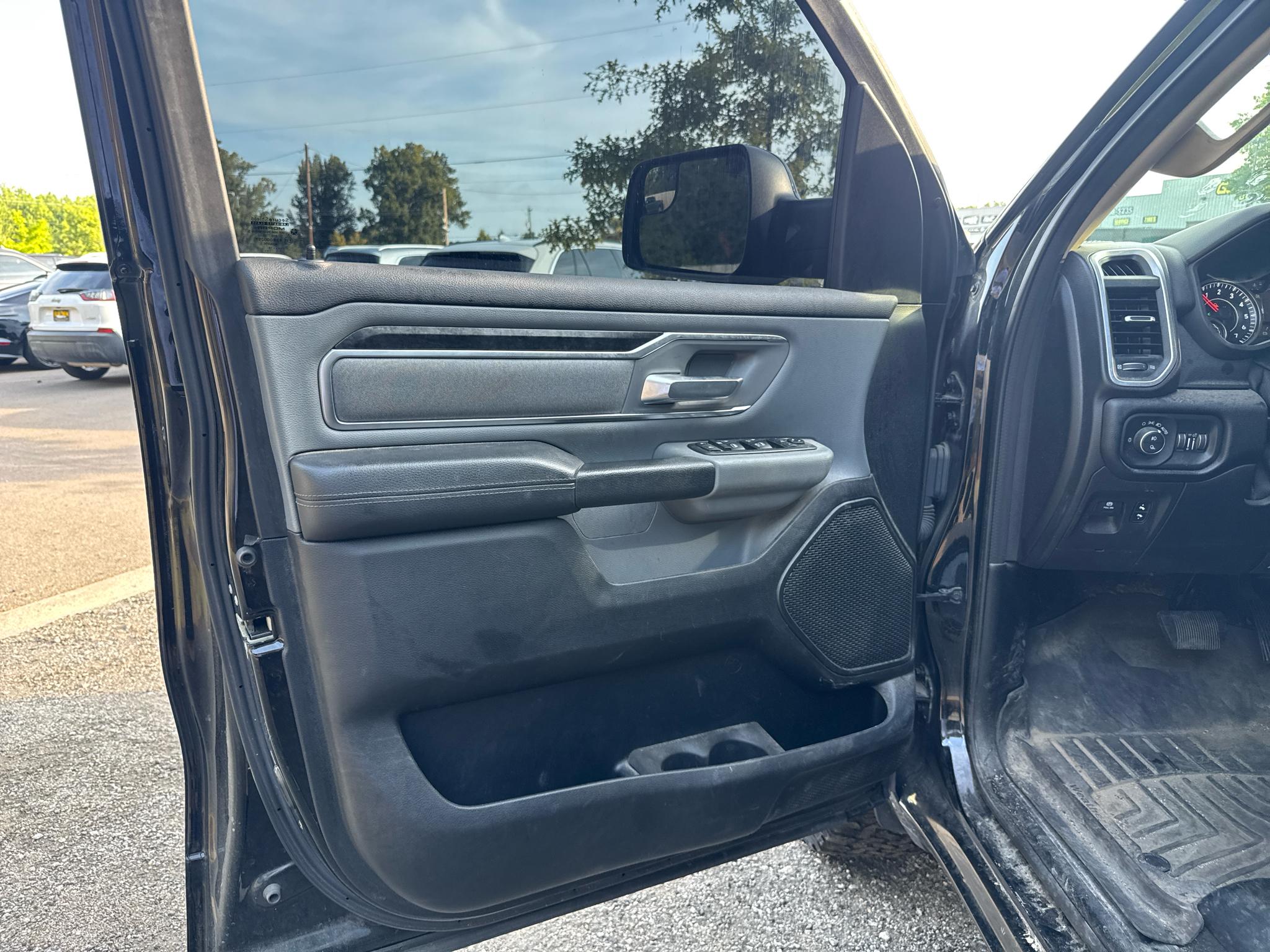 RAM 1500 Big Horn/Lone Star 4x4 Crew Cab 5'7" Box 2019