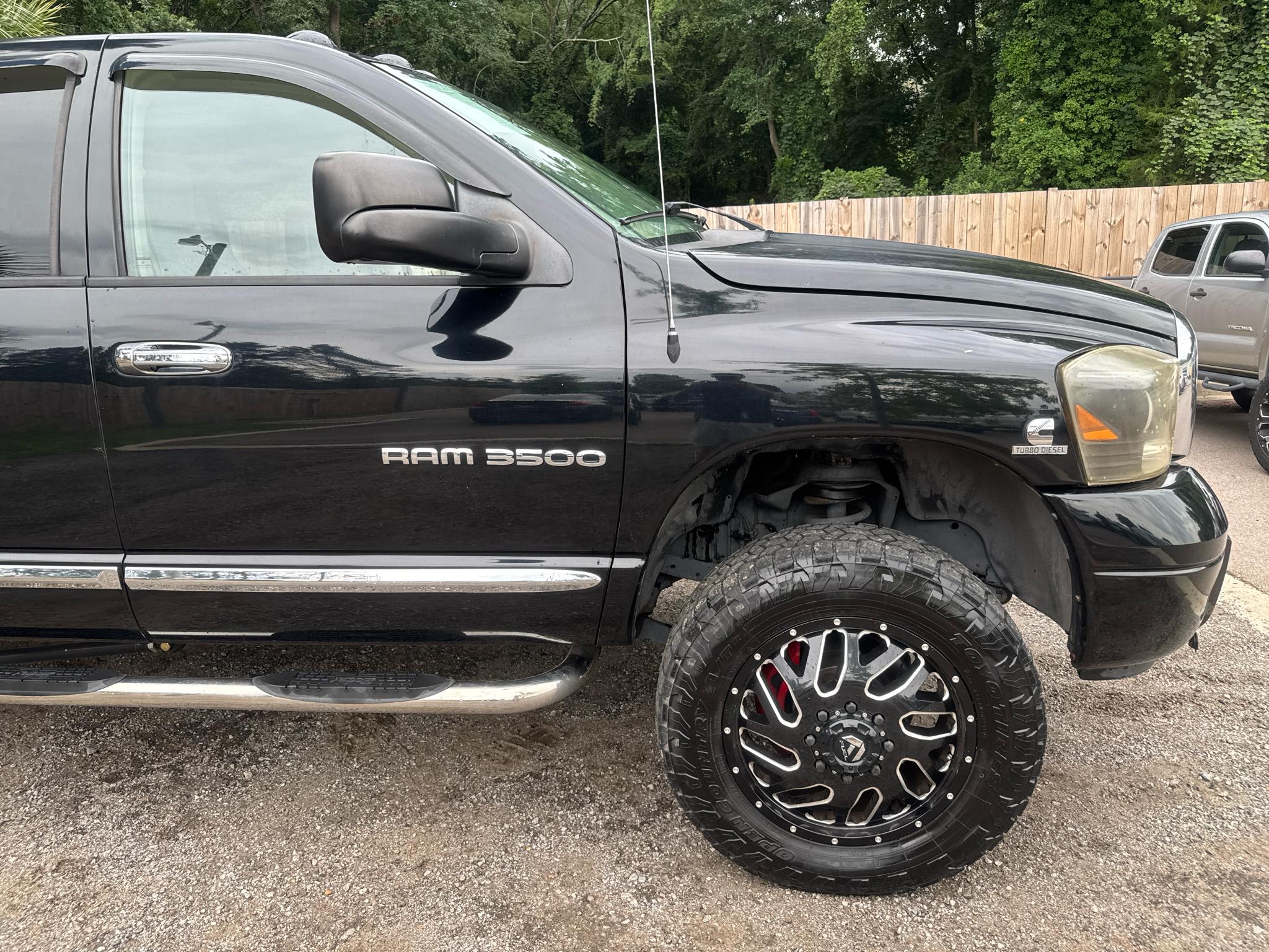 Dodge Ram 3500 4dr Quad Cab 160.5 DRW 4WD Laramie 2006