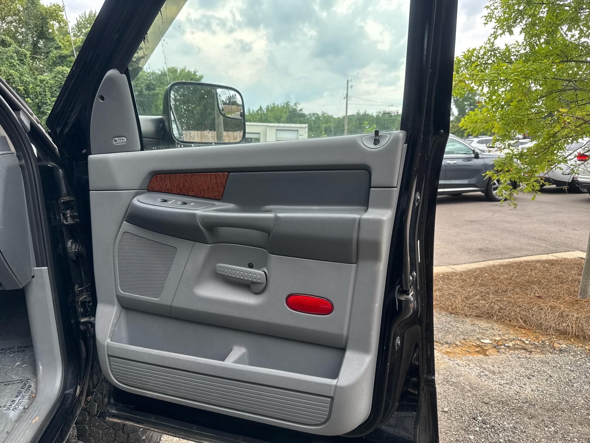 Dodge Ram 3500 4dr Quad Cab 160.5 DRW 4WD Laramie 2006