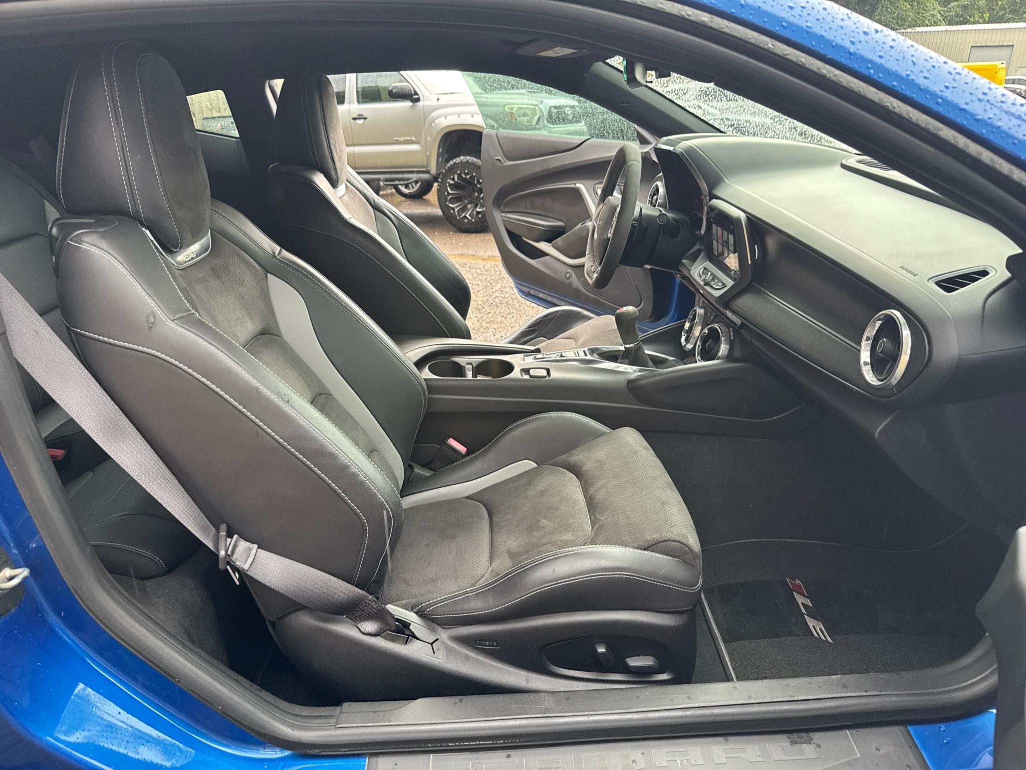 Chevrolet Camaro 2dr Cpe 1SS 2017