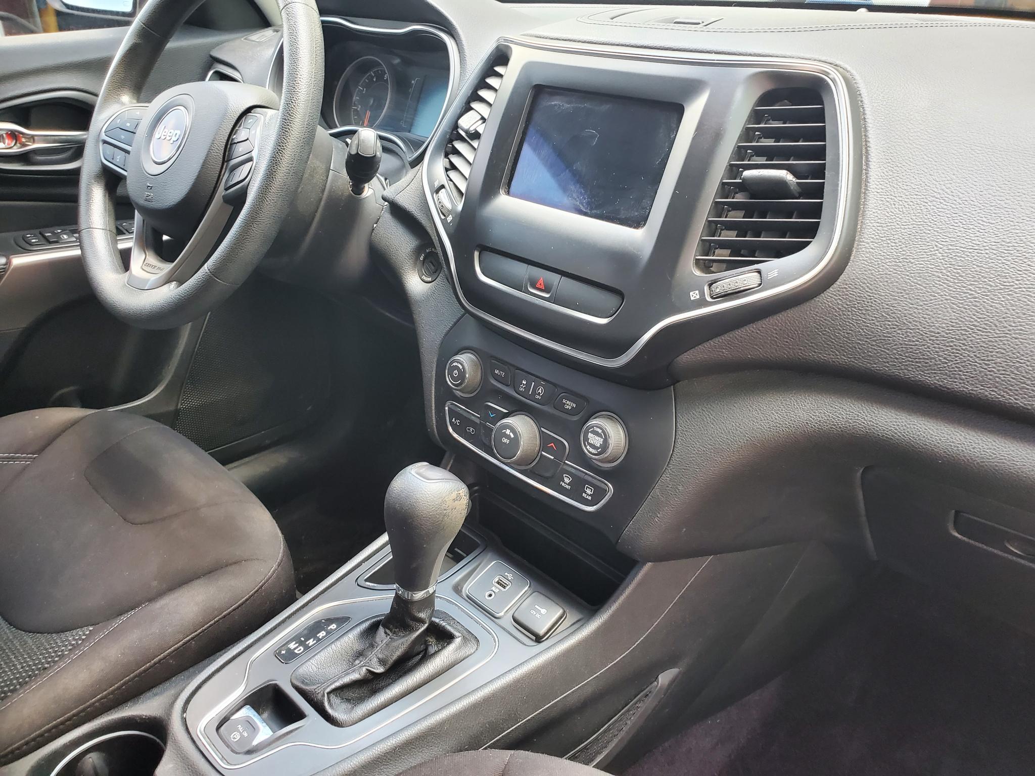 Jeep Cherokee Latitude FWD 2019