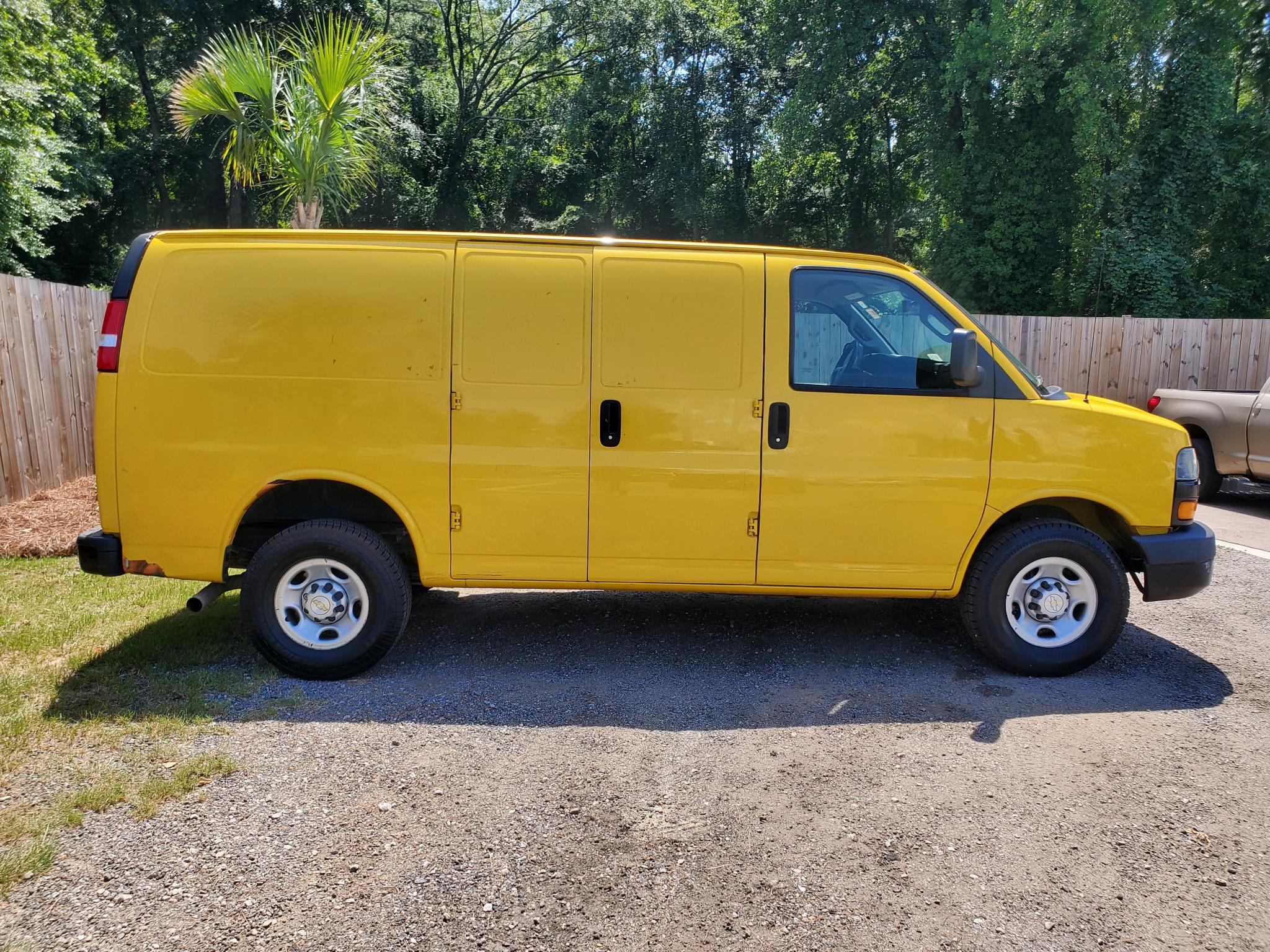 Chevrolet Express Cargo Van RWD 2500 135" 2021