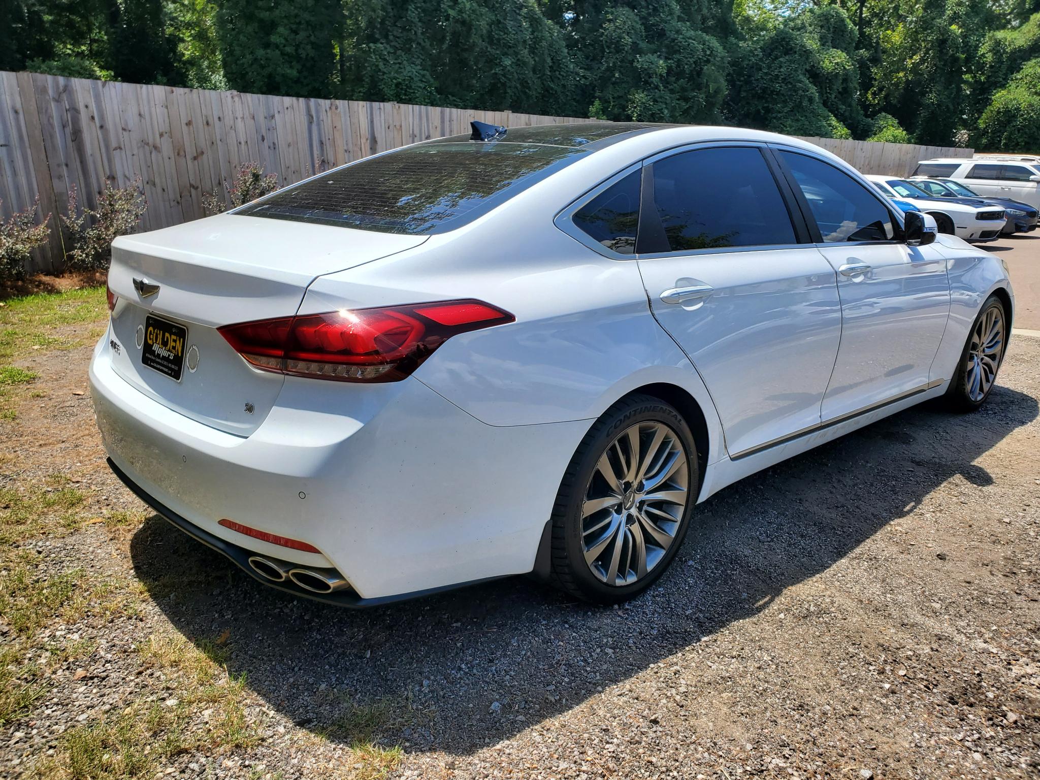 Hyundai Genesis 4dr Sdn V8 5.0L RWD 2015