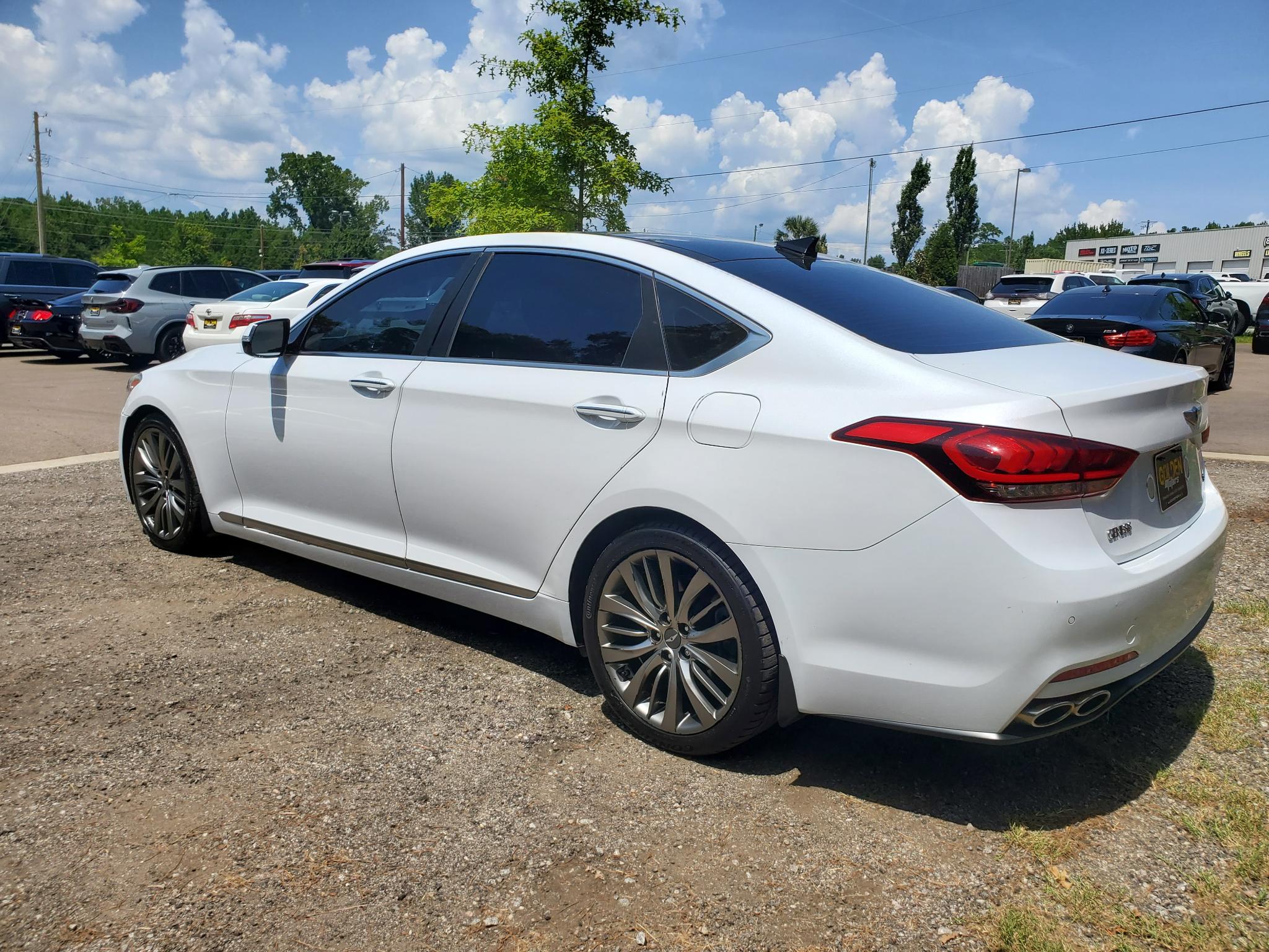 Hyundai Genesis 4dr Sdn V8 5.0L RWD 2015