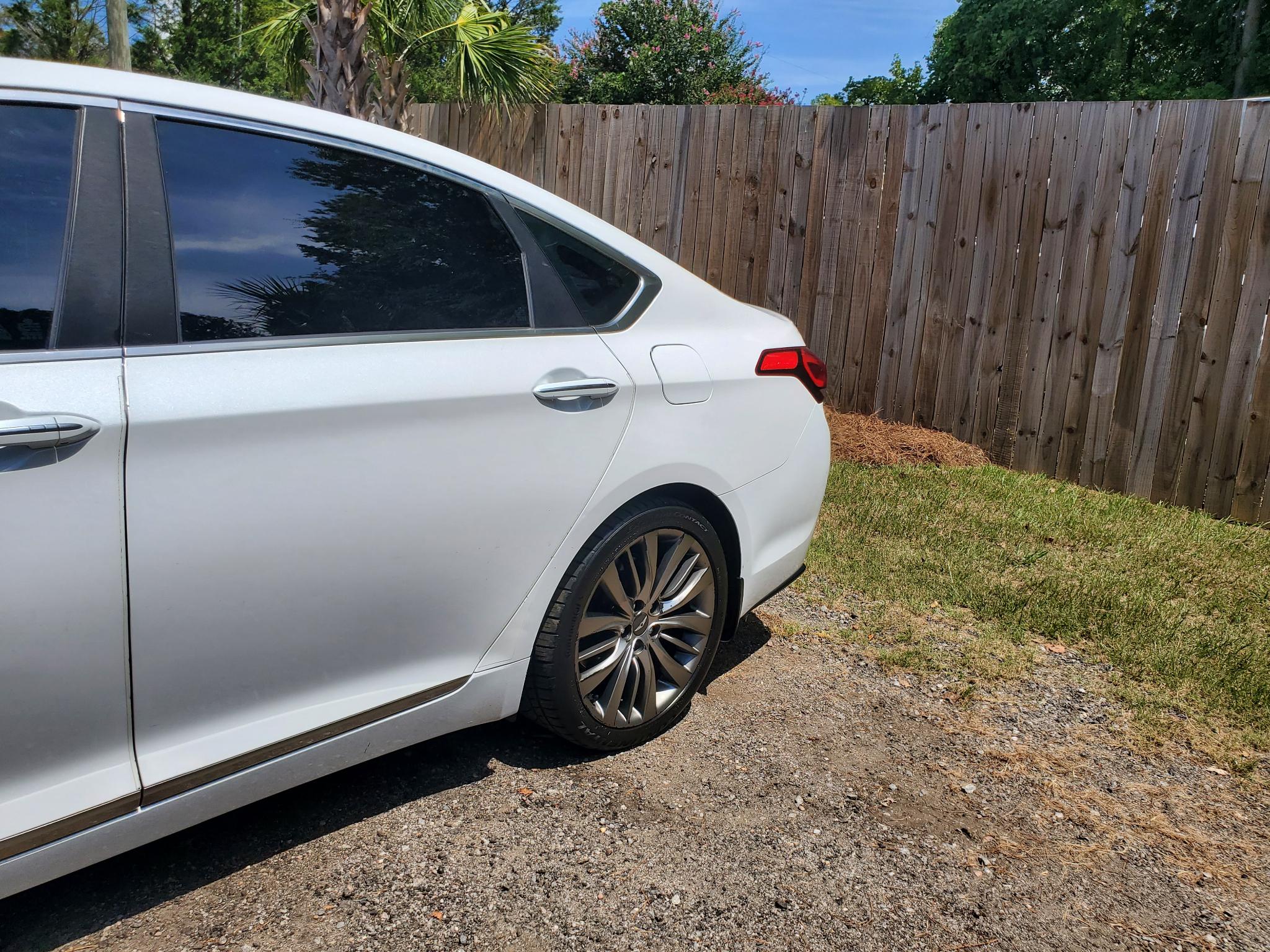 Hyundai Genesis 4dr Sdn V8 5.0L RWD 2015
