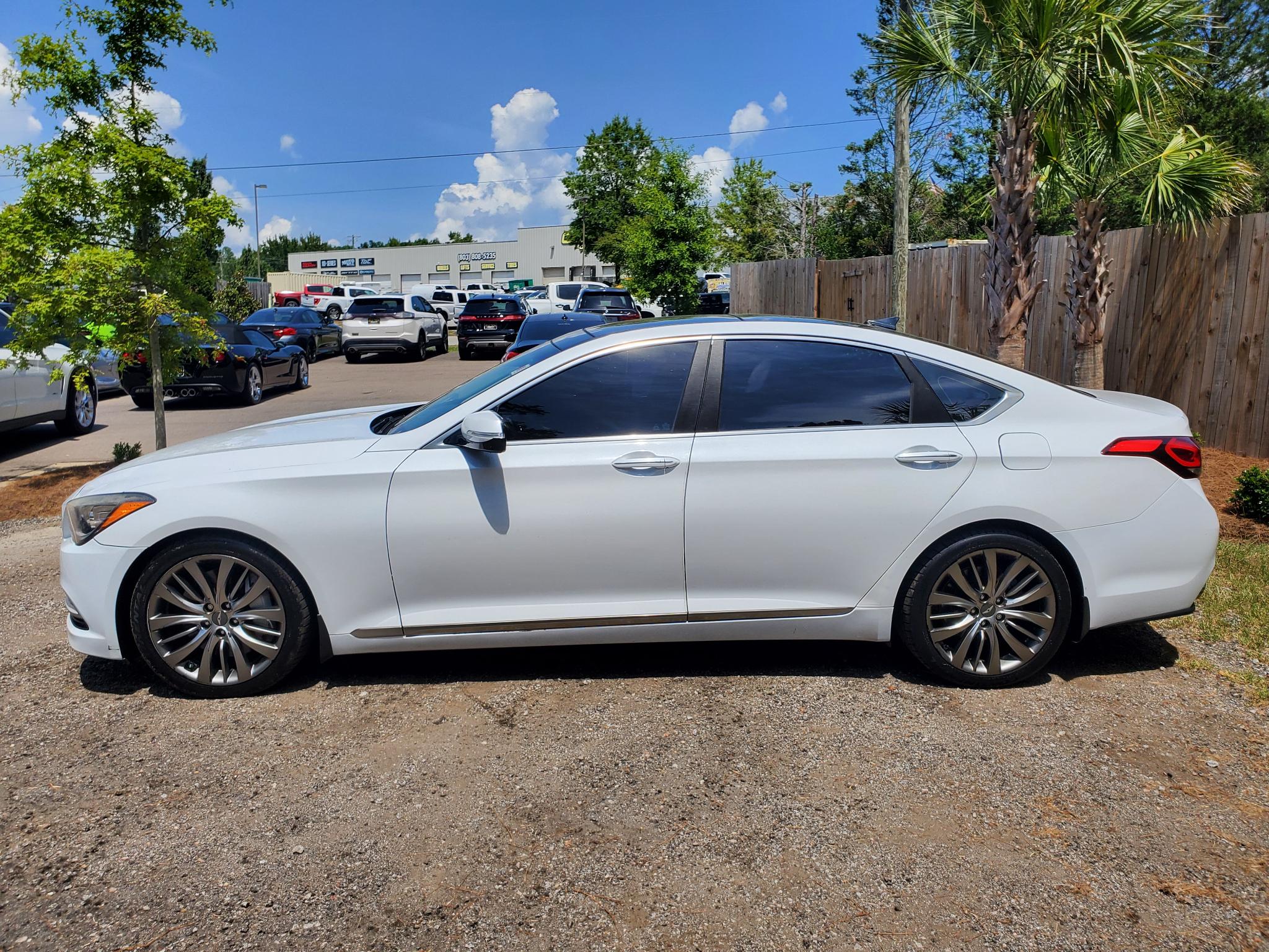 Hyundai Genesis 4dr Sdn V8 5.0L RWD 2015