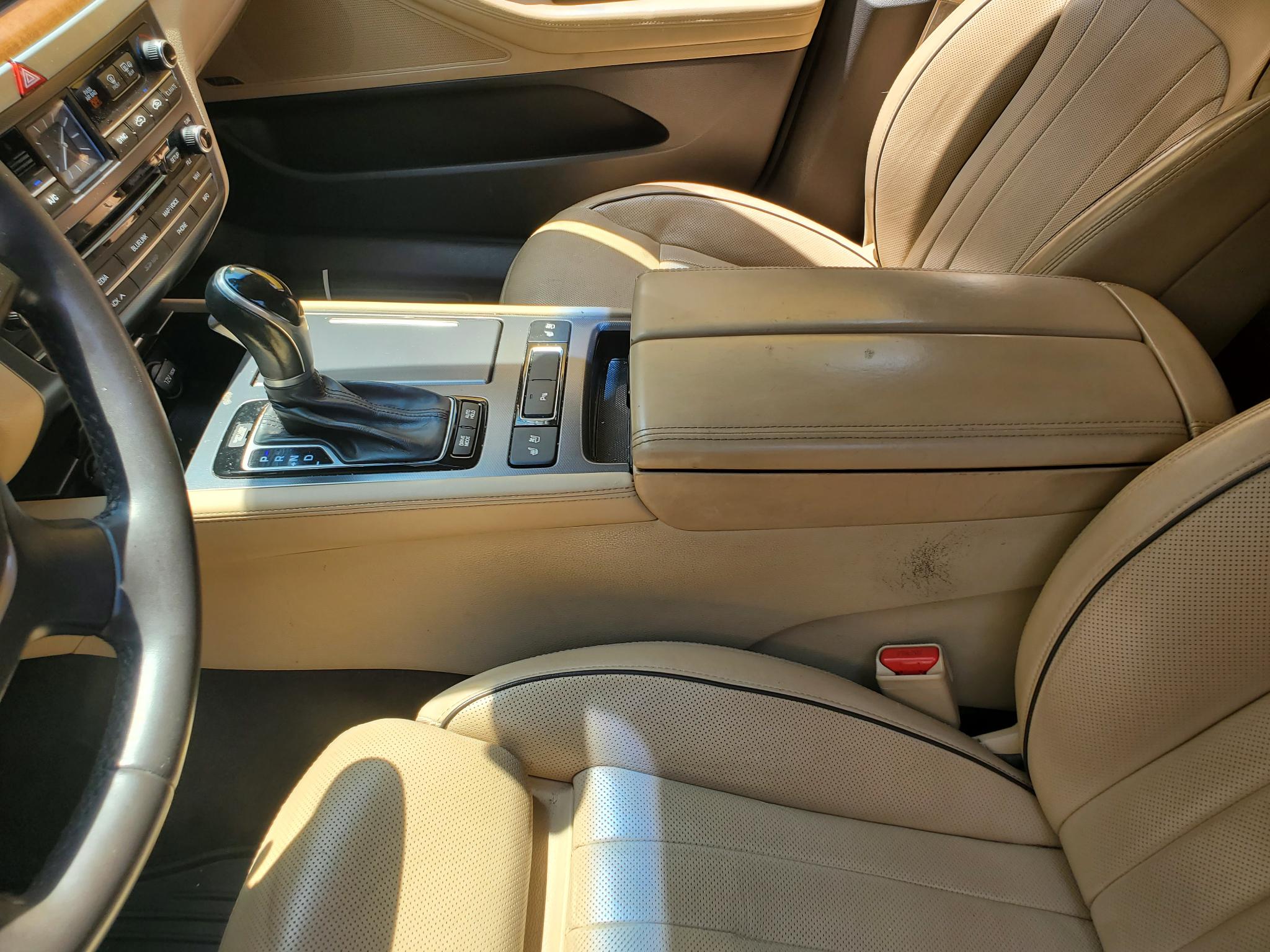 Hyundai Genesis 4dr Sdn V8 5.0L RWD 2015