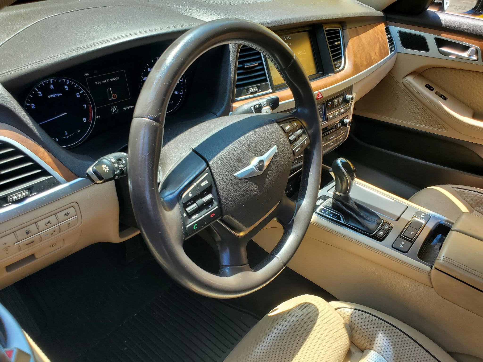 Hyundai Genesis 4dr Sdn V8 5.0L RWD 2015