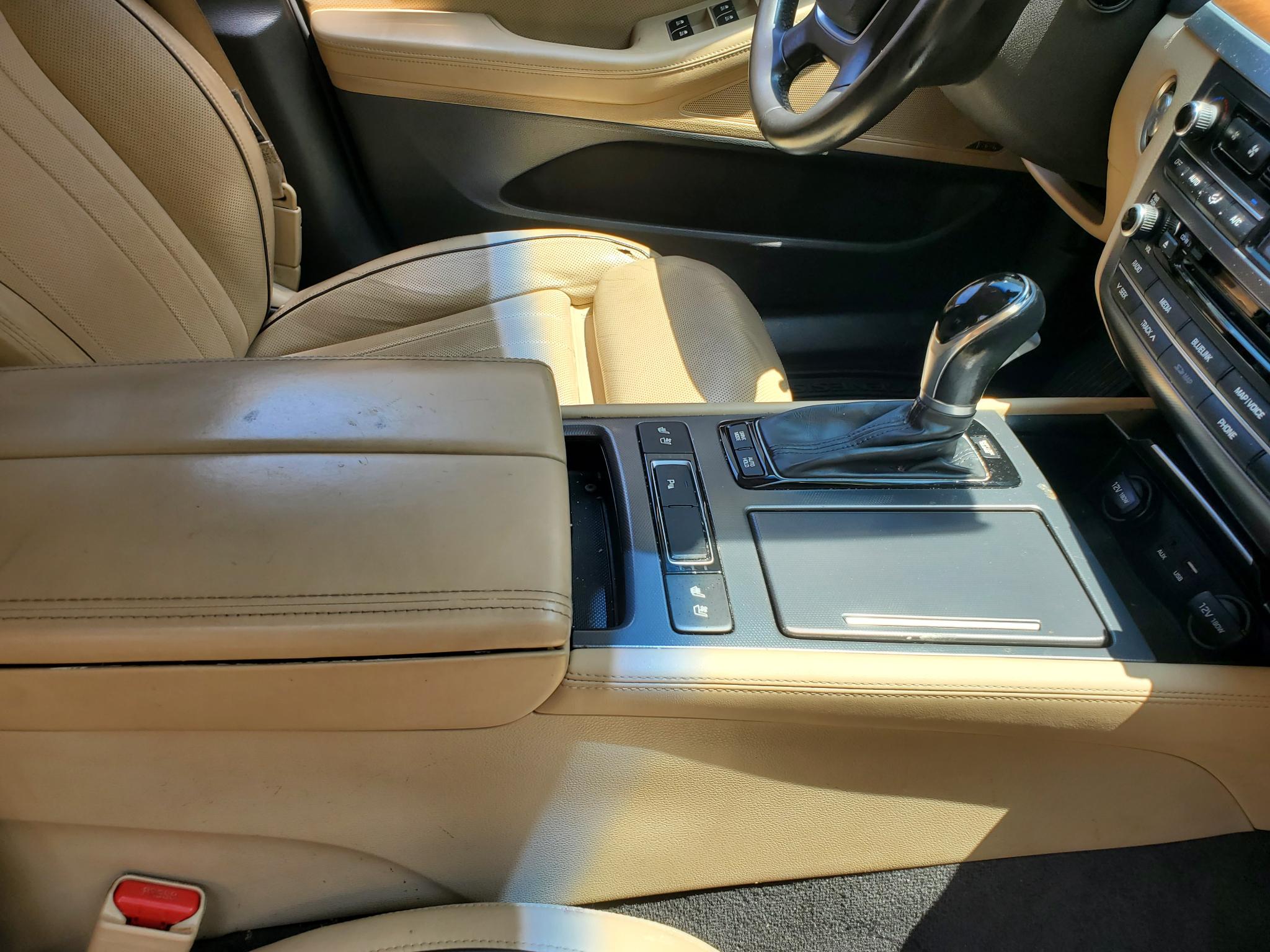 Hyundai Genesis 4dr Sdn V8 5.0L RWD 2015