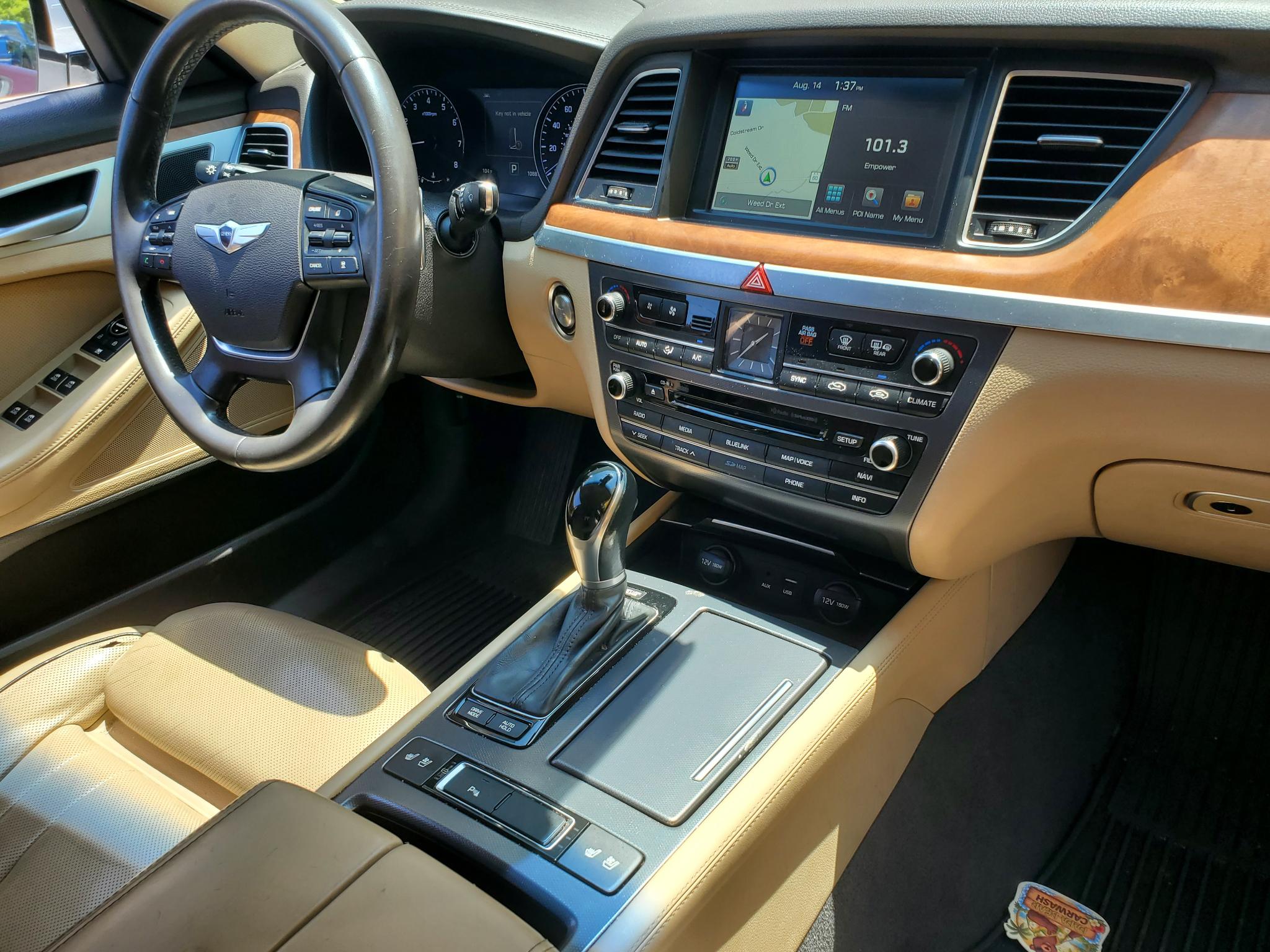 Hyundai Genesis 4dr Sdn V8 5.0L RWD 2015