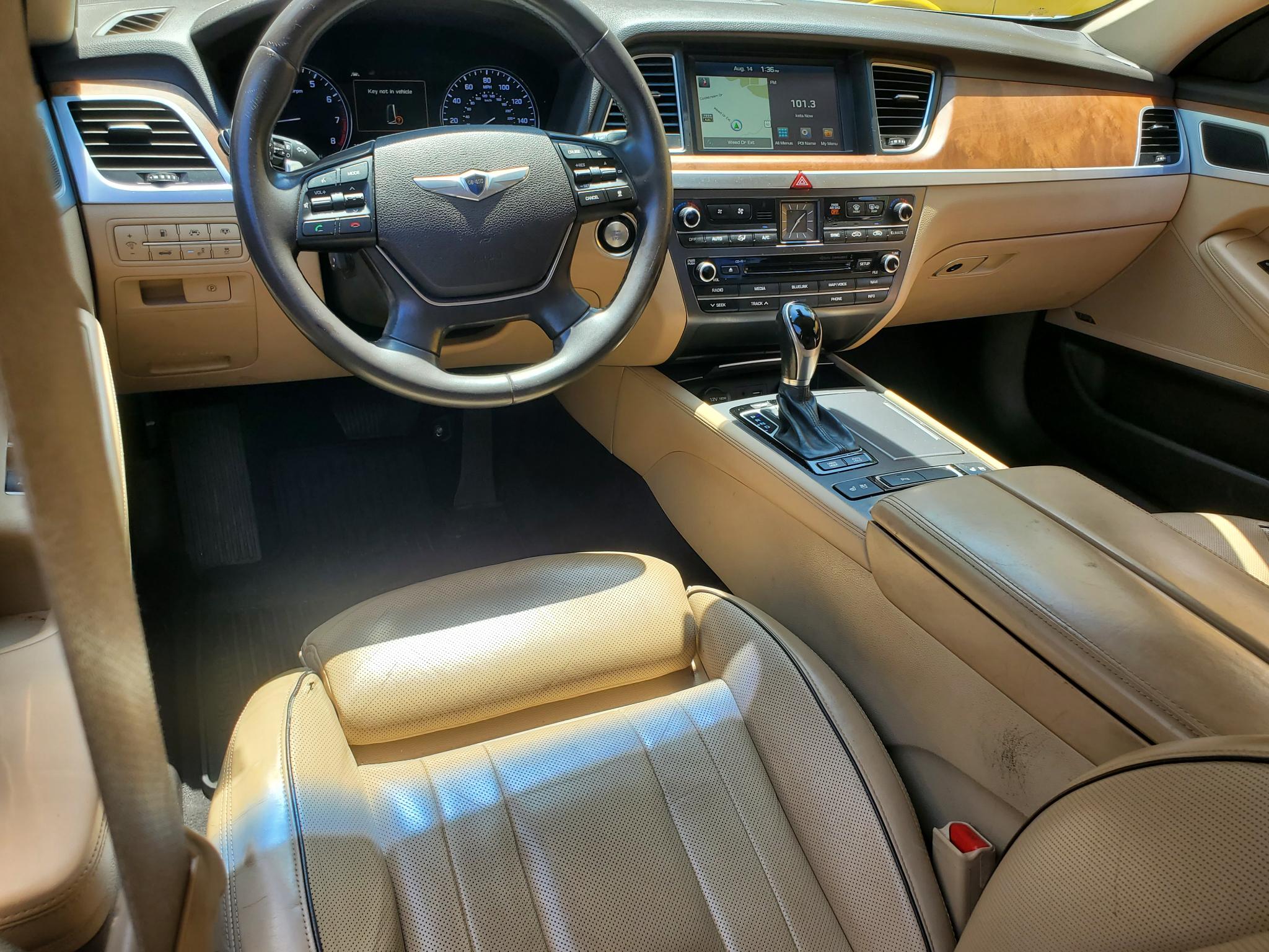 Hyundai Genesis 4dr Sdn V8 5.0L RWD 2015
