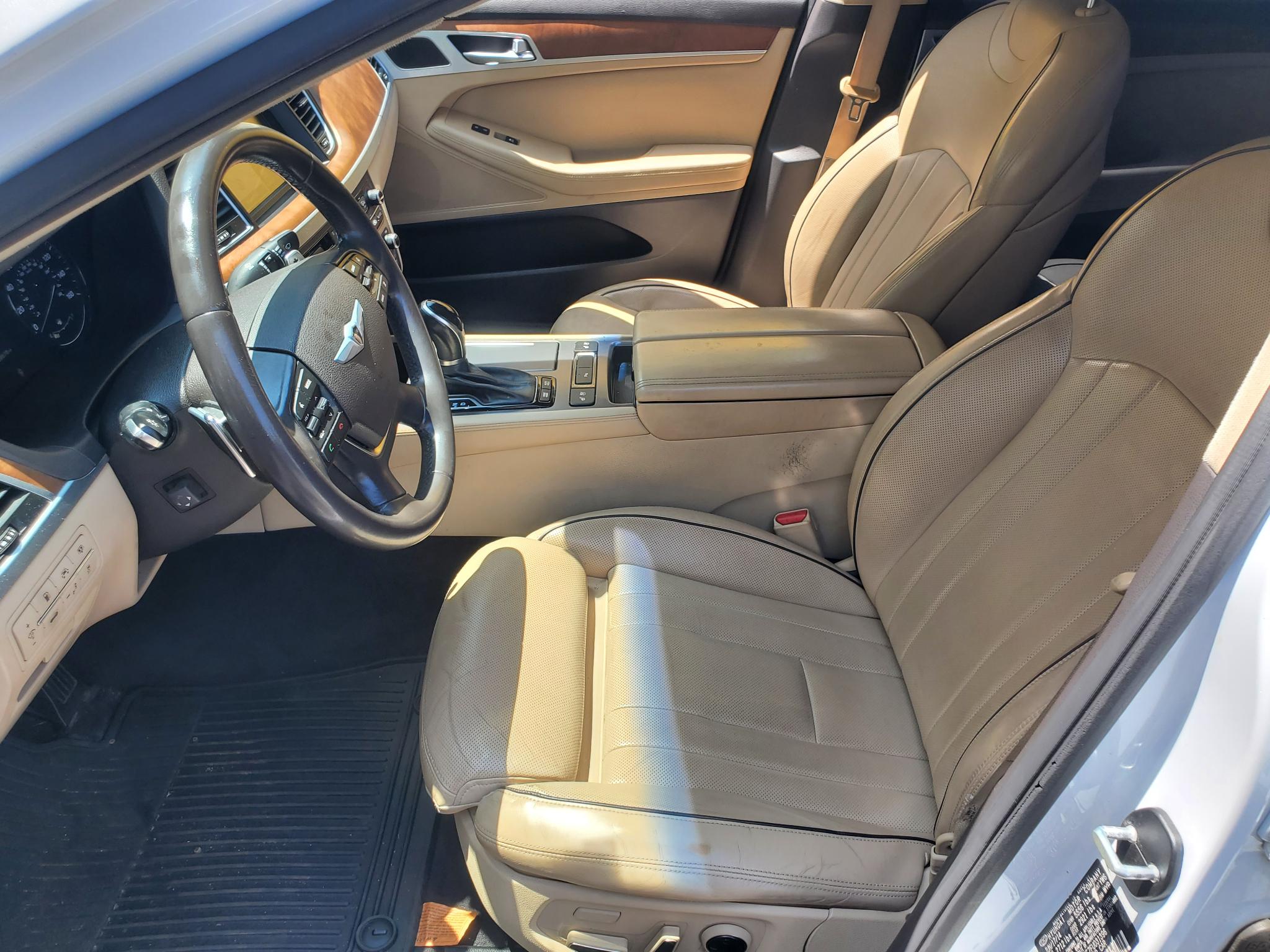 Hyundai Genesis 4dr Sdn V8 5.0L RWD 2015