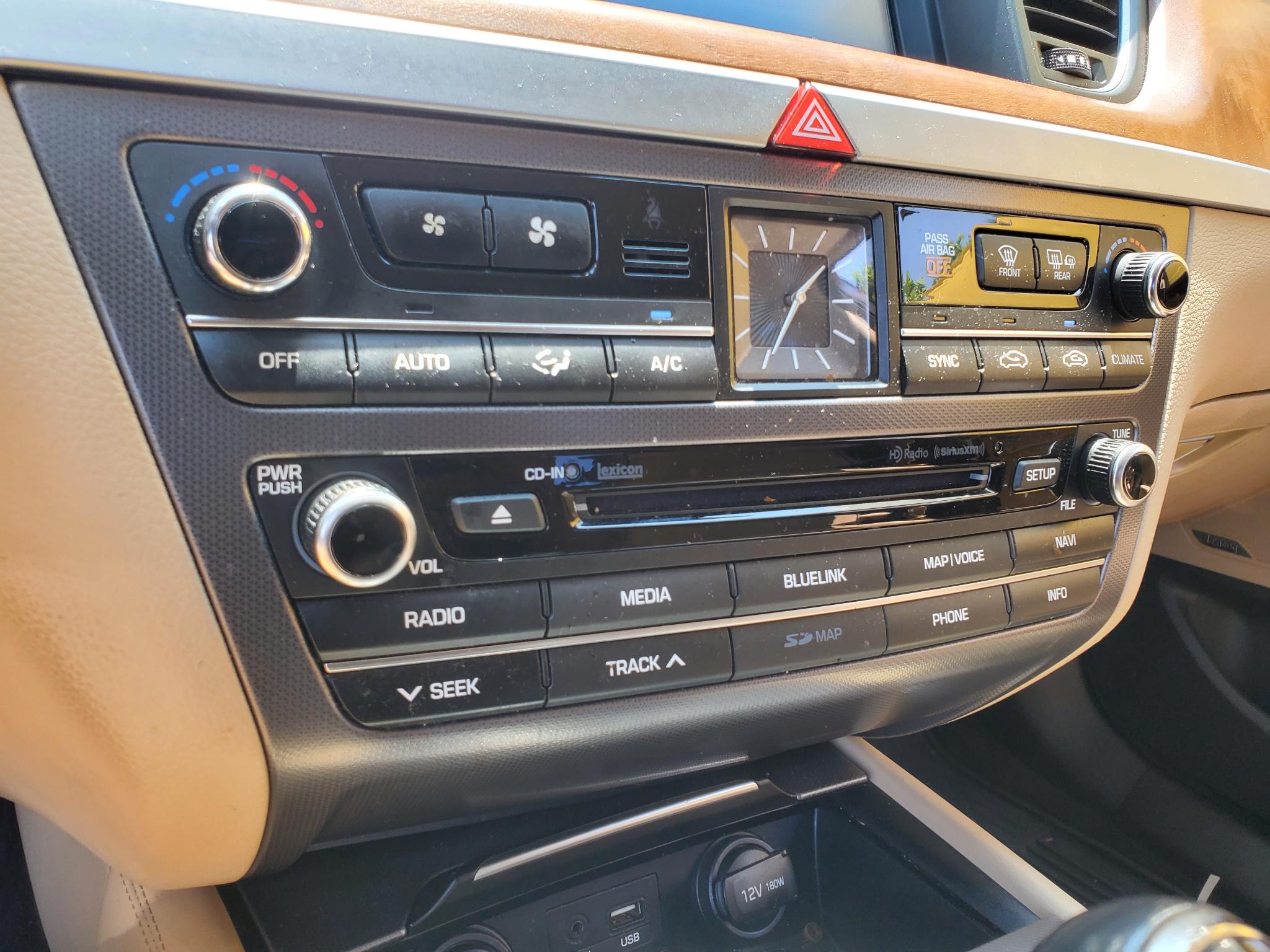 Hyundai Genesis 4dr Sdn V8 5.0L RWD 2015