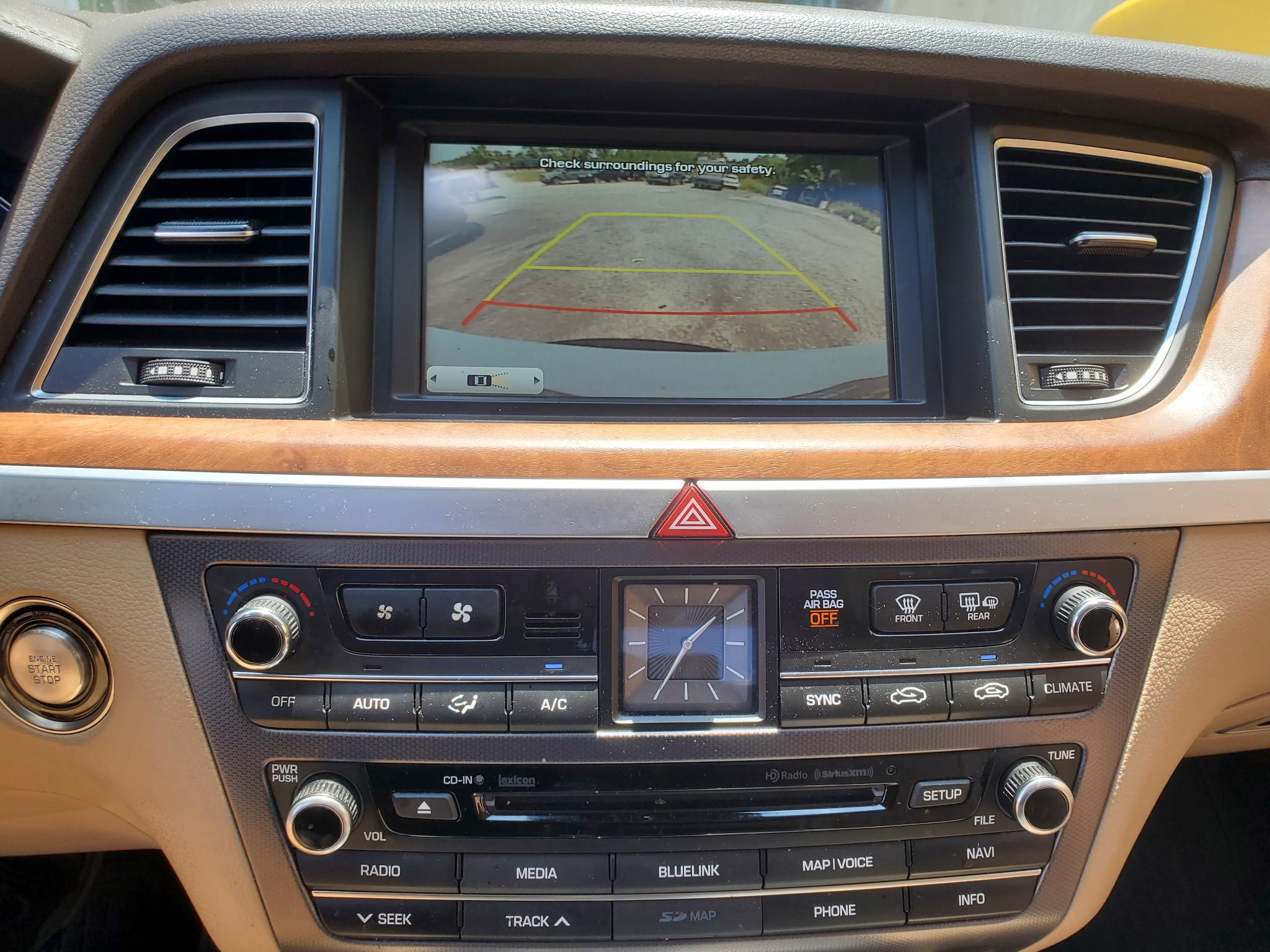 Hyundai Genesis 4dr Sdn V8 5.0L RWD 2015