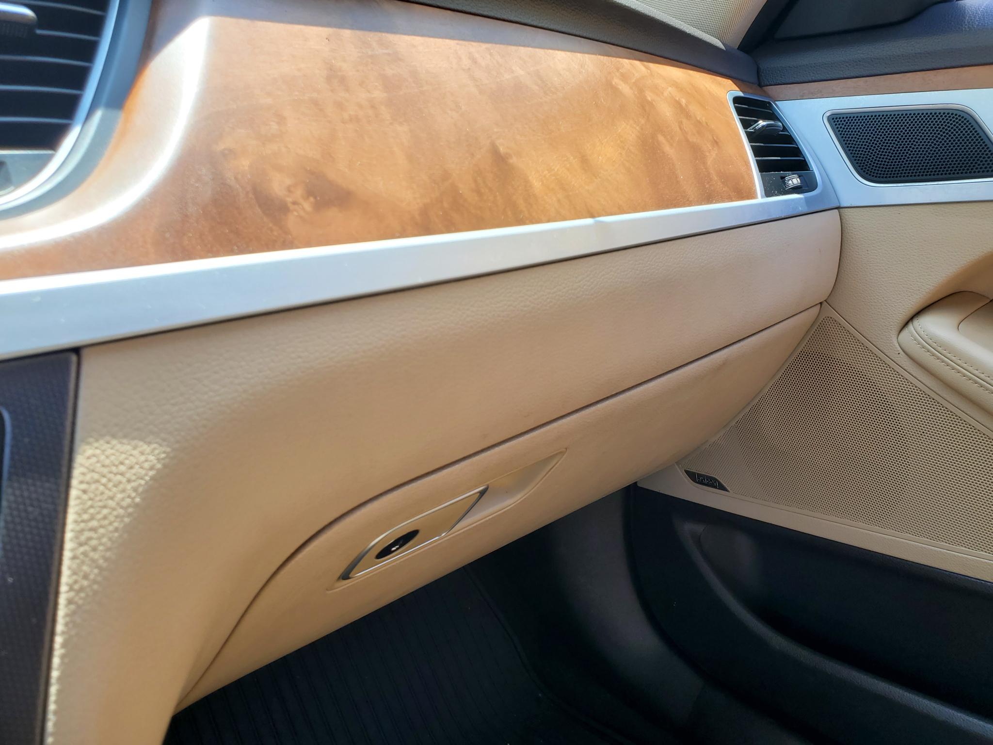 Hyundai Genesis 4dr Sdn V8 5.0L RWD 2015