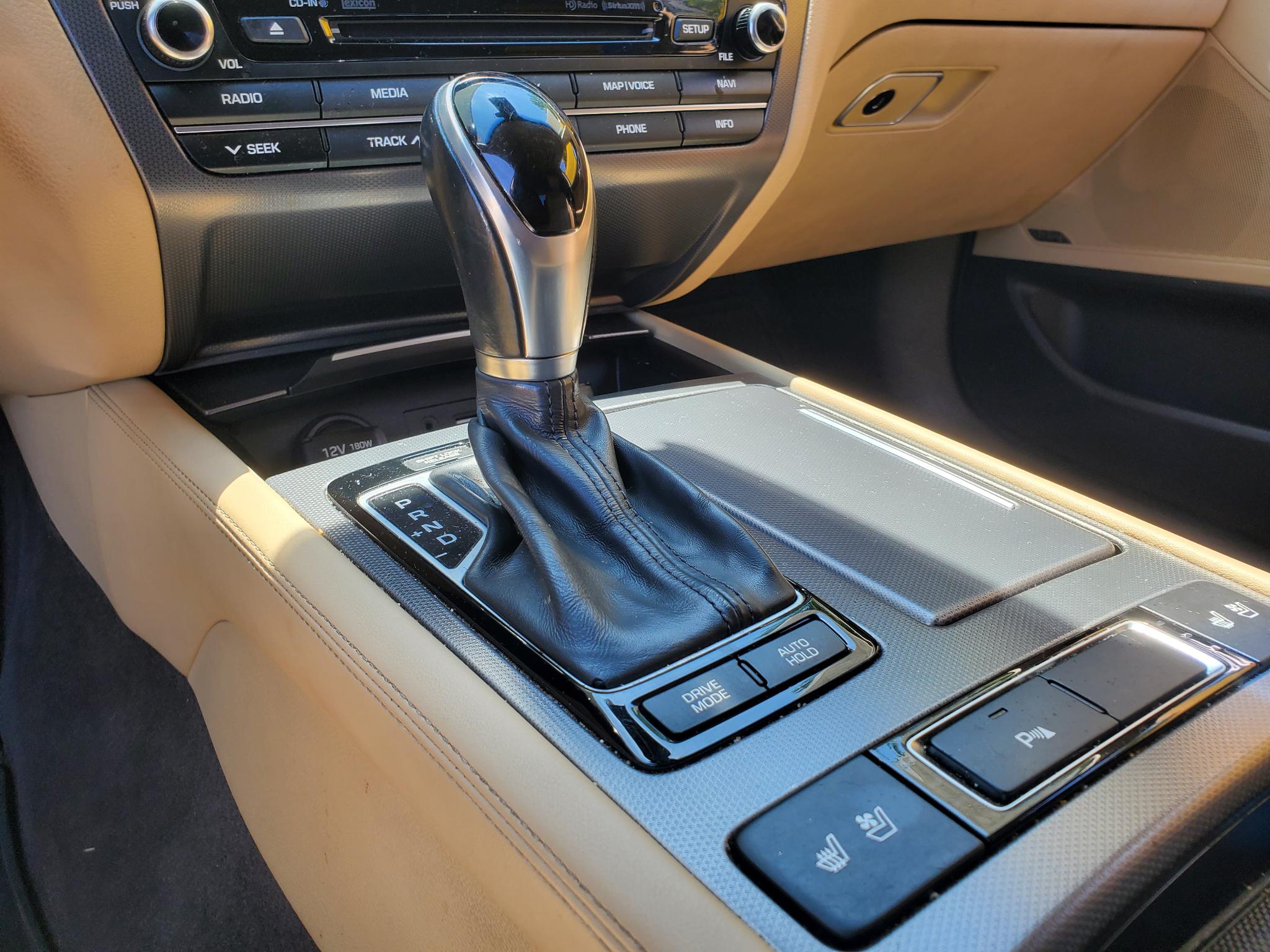 Hyundai Genesis 4dr Sdn V8 5.0L RWD 2015