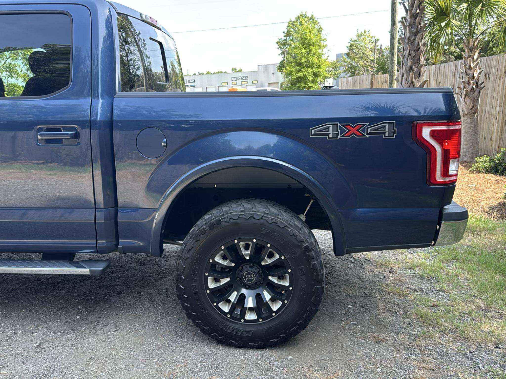 Ford F-150 4WD SuperCrew 145" Lariat 2016