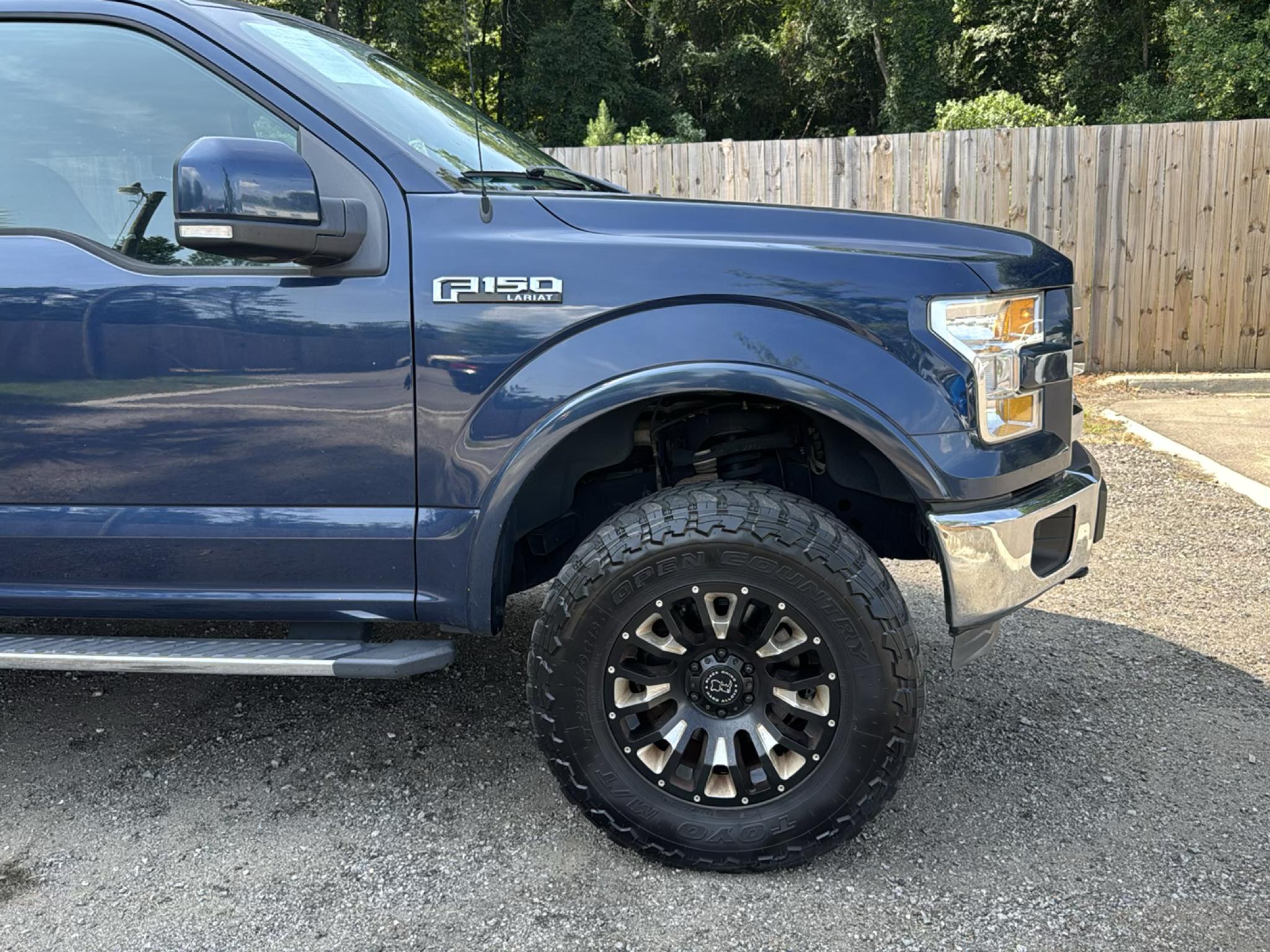 Ford F-150 4WD SuperCrew 145" Lariat 2016