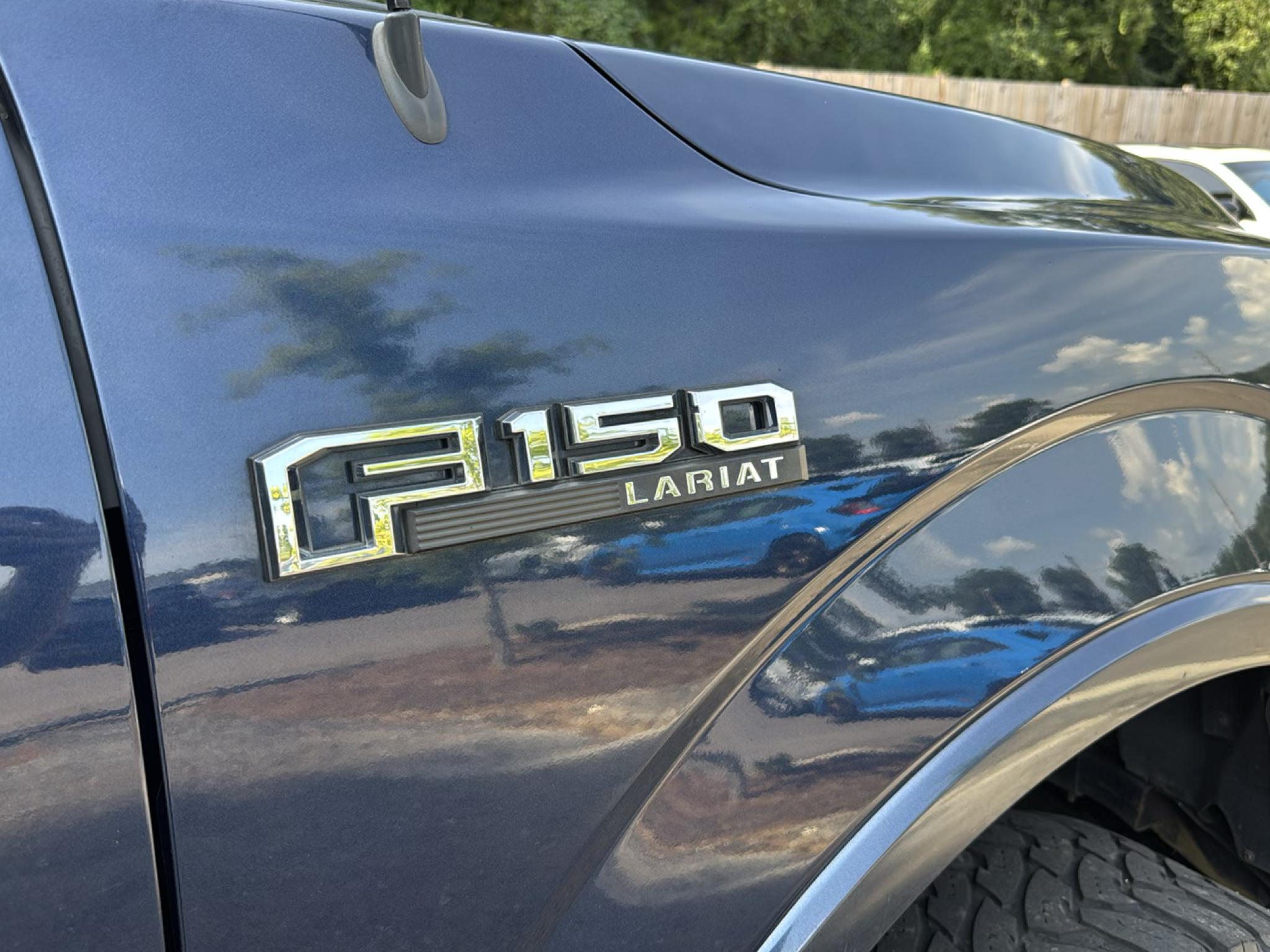 Ford F-150 4WD SuperCrew 145" Lariat 2016