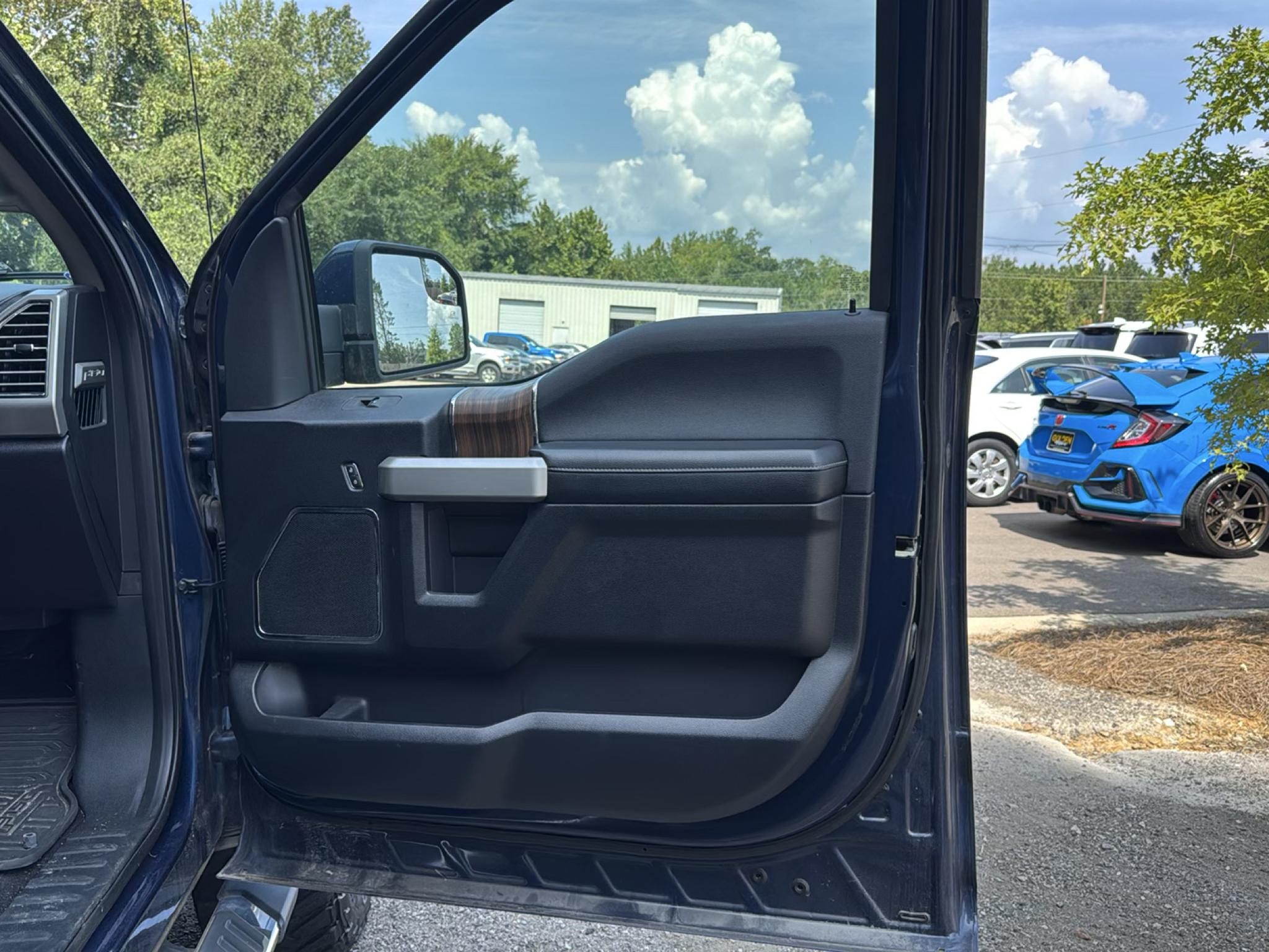 Ford F-150 4WD SuperCrew 145" Lariat 2016