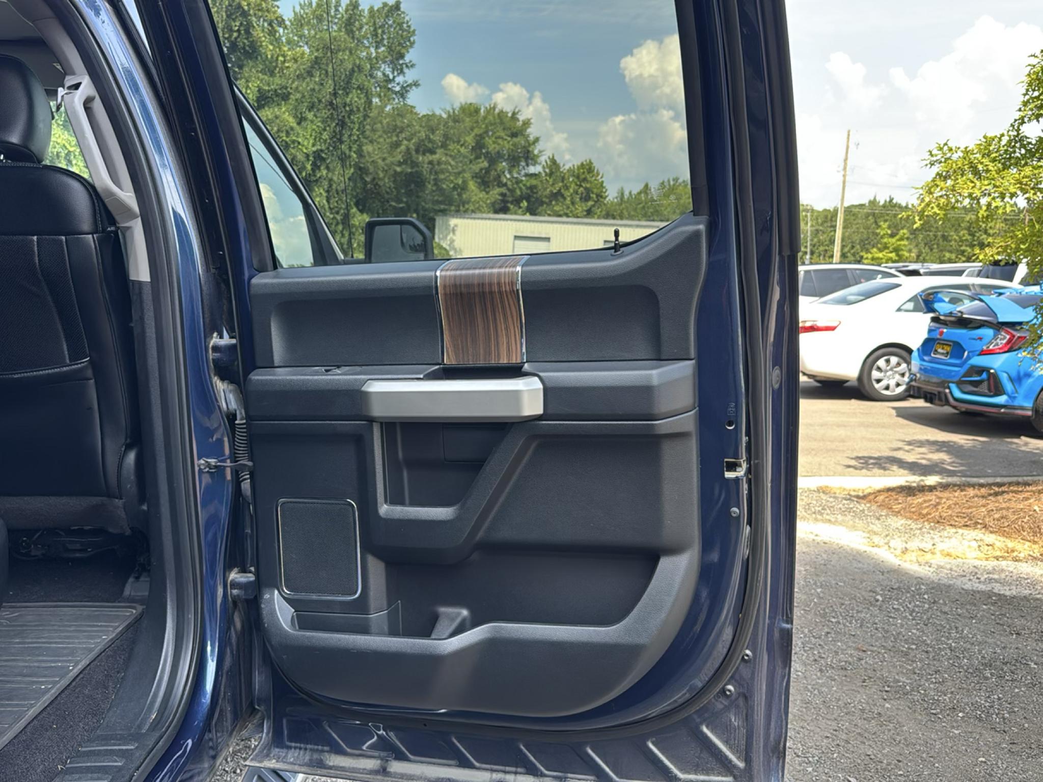 Ford F-150 4WD SuperCrew 145" Lariat 2016