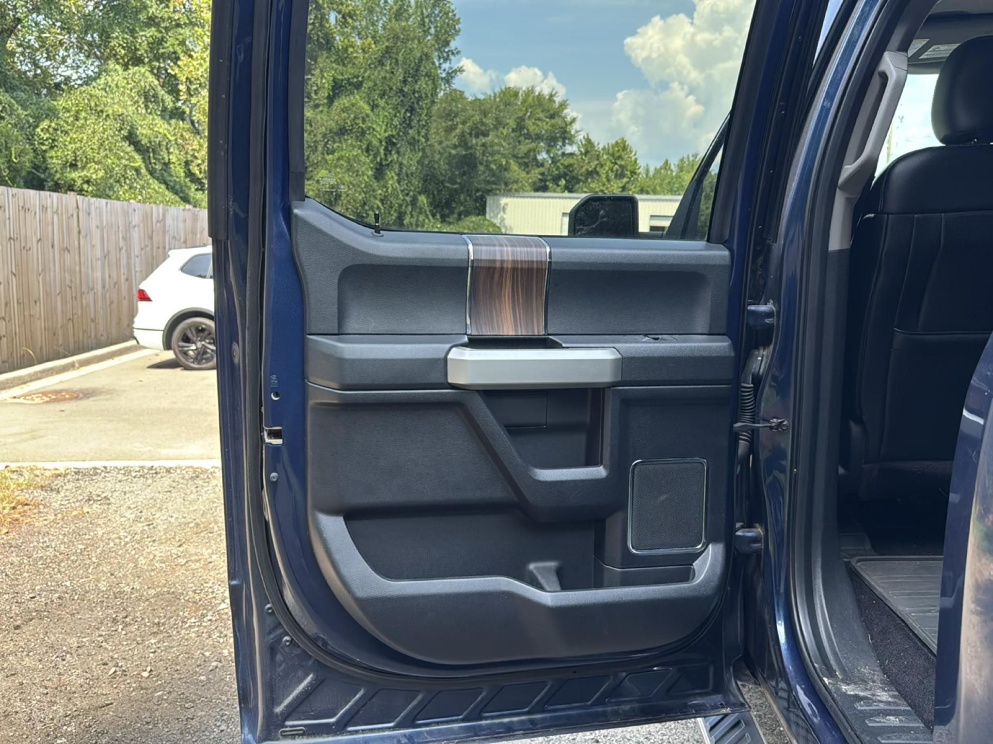 Ford F-150 4WD SuperCrew 145" Lariat 2016