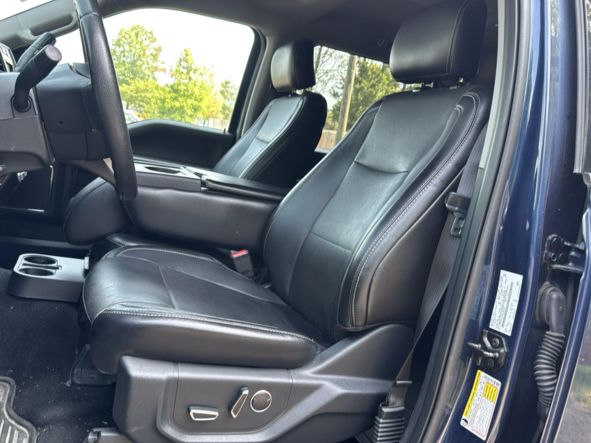 Ford F-150 4WD SuperCrew 145" Lariat 2016