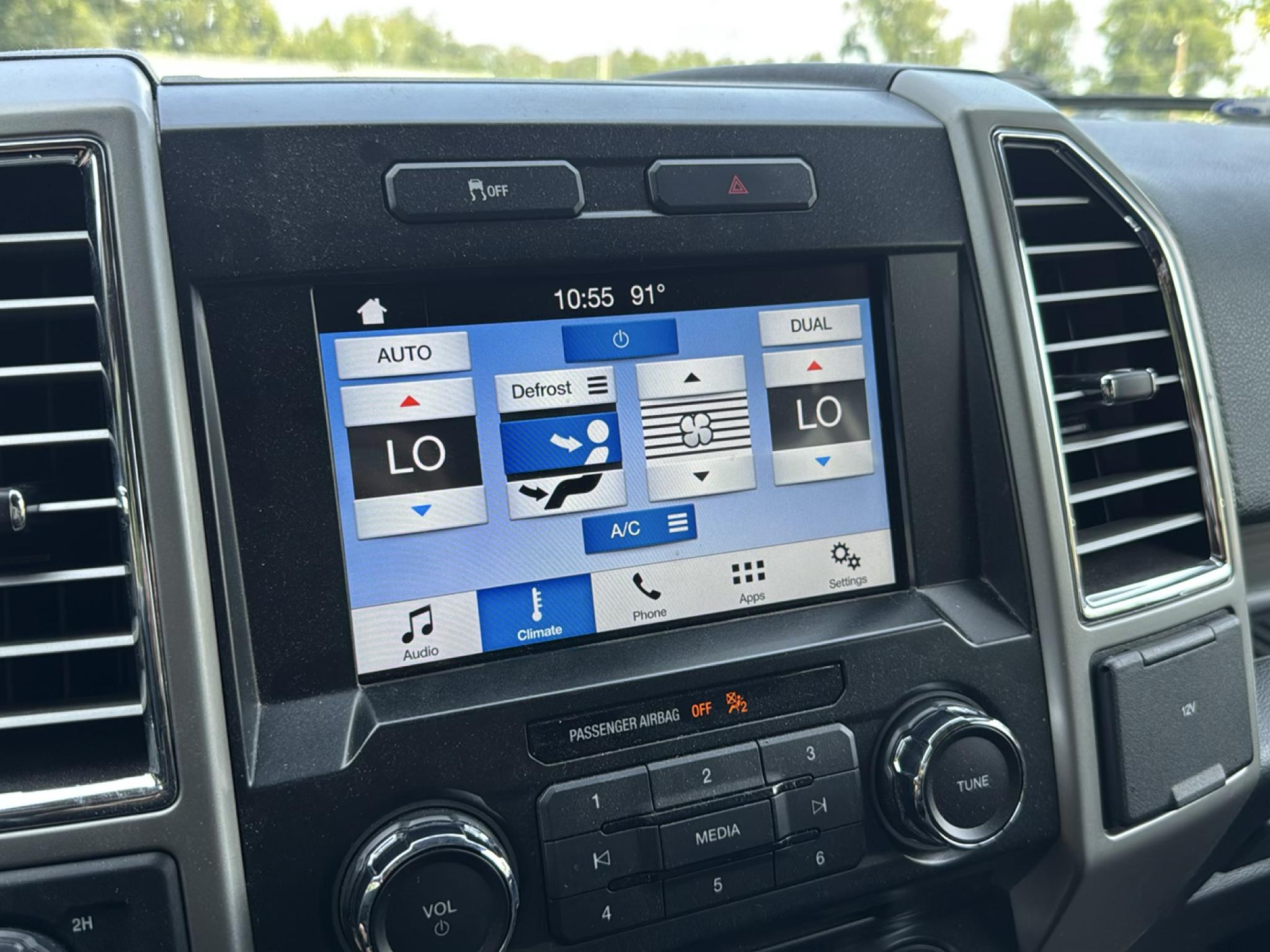 Ford F-150 4WD SuperCrew 145" Lariat 2016