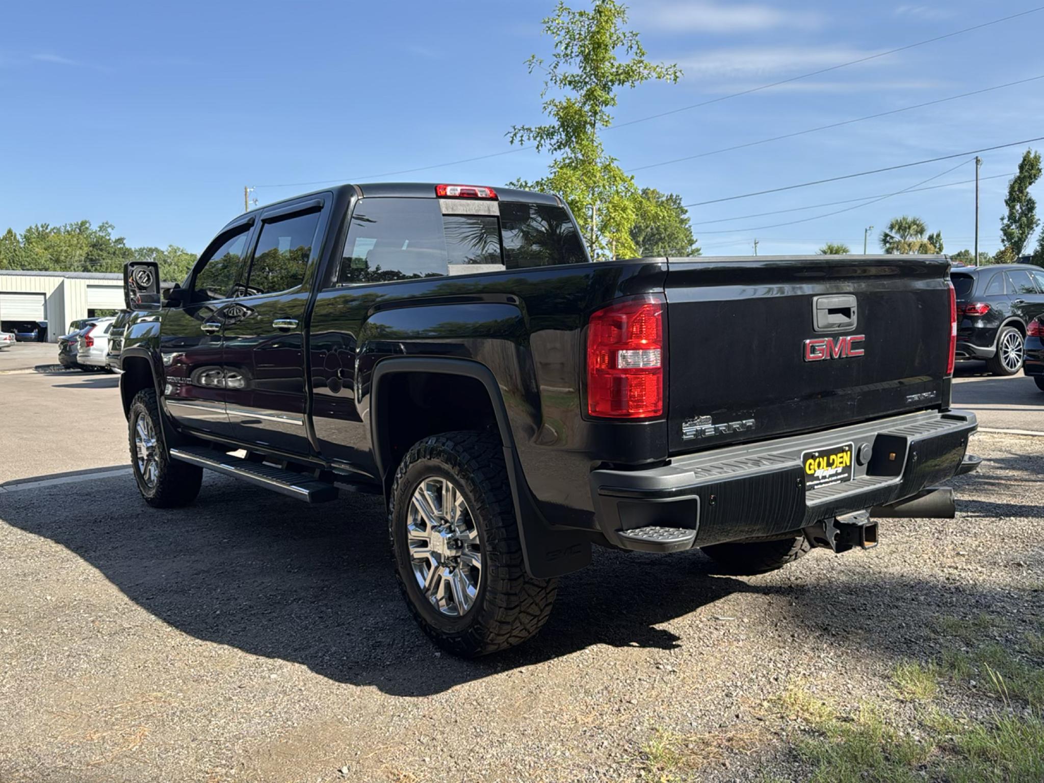 GMC Sierra 2500HD 4WD Crew Cab 153.7" Denali 2015