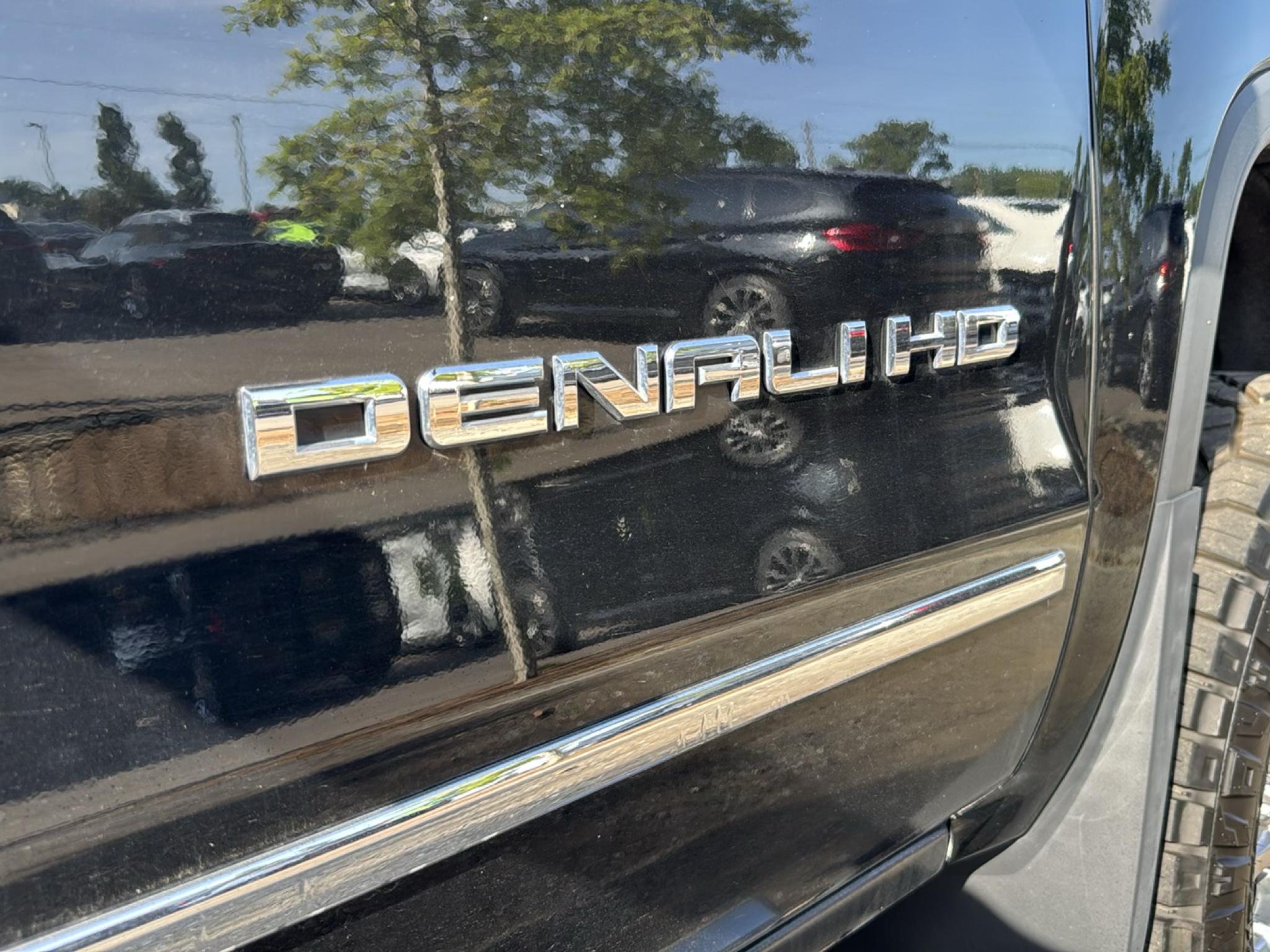 GMC Sierra 2500HD 4WD Crew Cab 153.7" Denali 2015