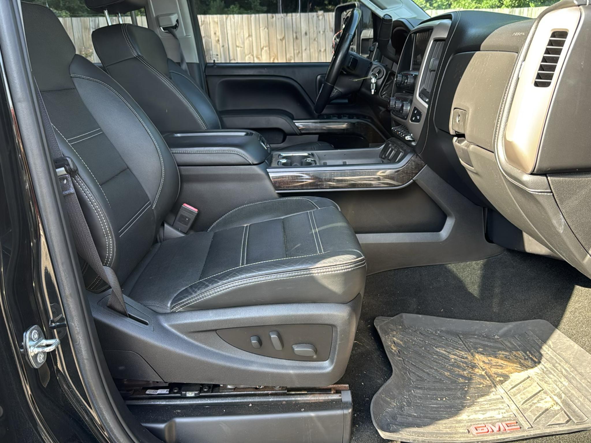 GMC Sierra 2500HD 4WD Crew Cab 153.7" Denali 2015