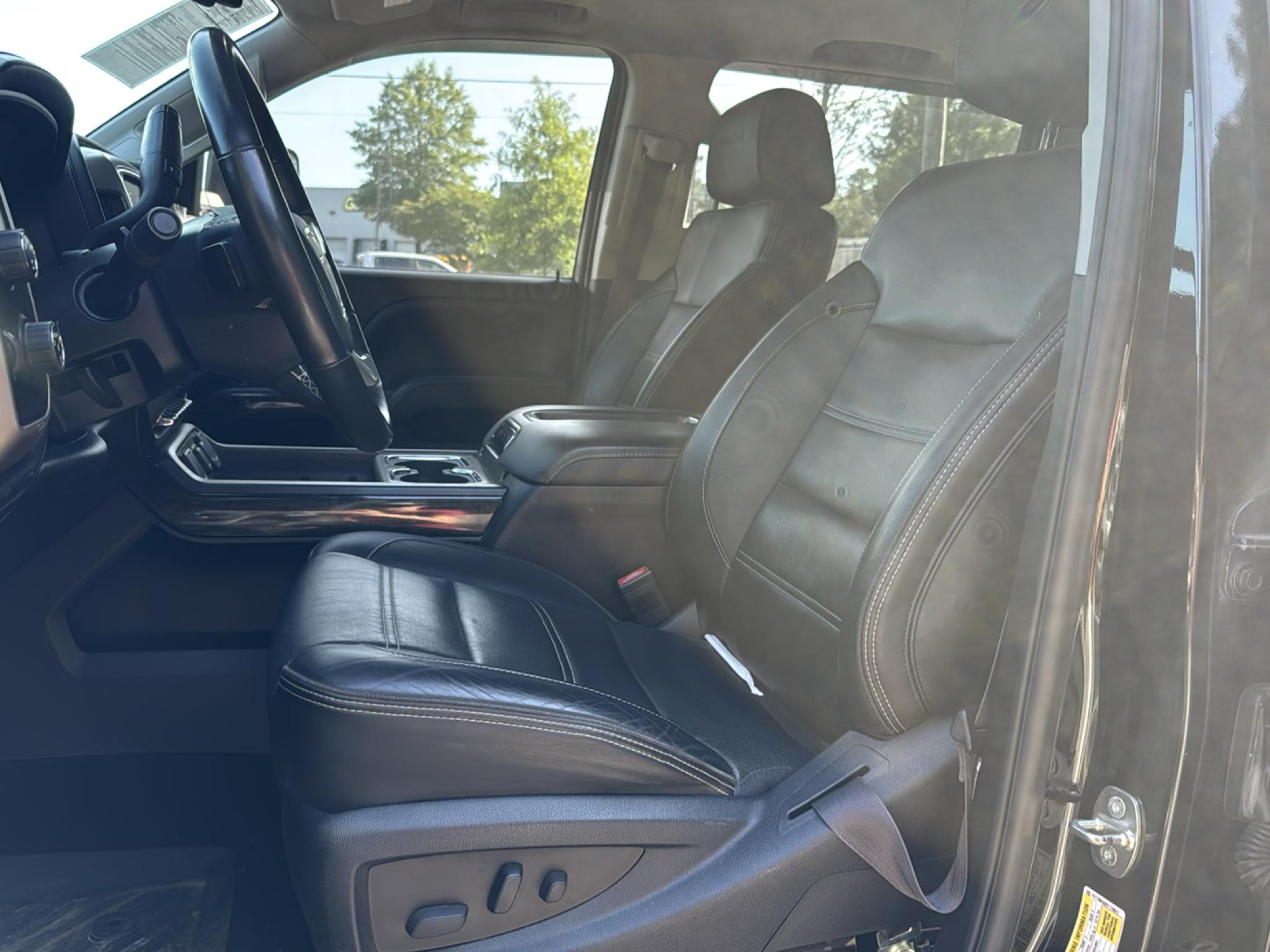 GMC Sierra 2500HD 4WD Crew Cab 153.7" Denali 2015
