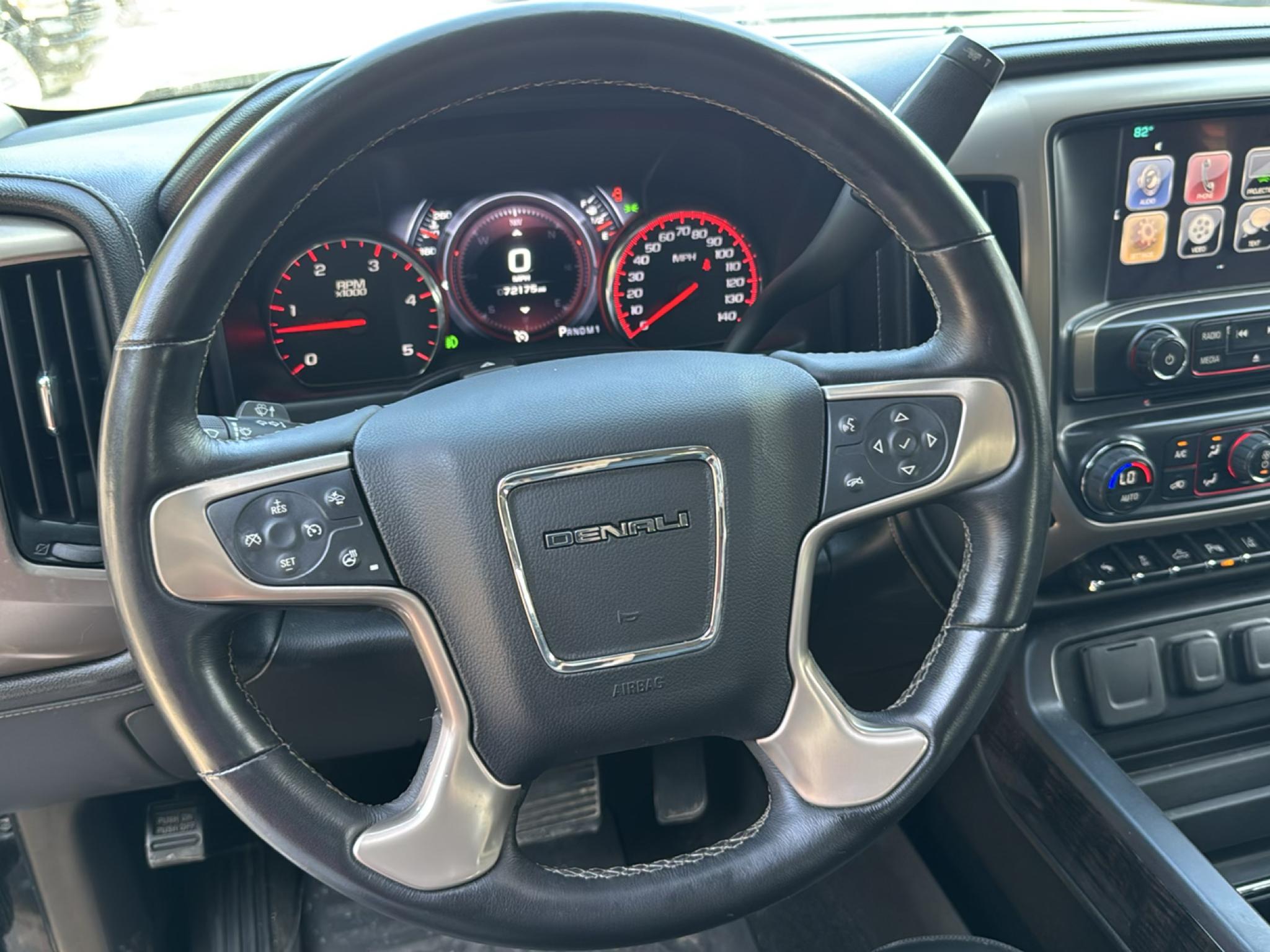 GMC Sierra 2500HD 4WD Crew Cab 153.7" Denali 2015