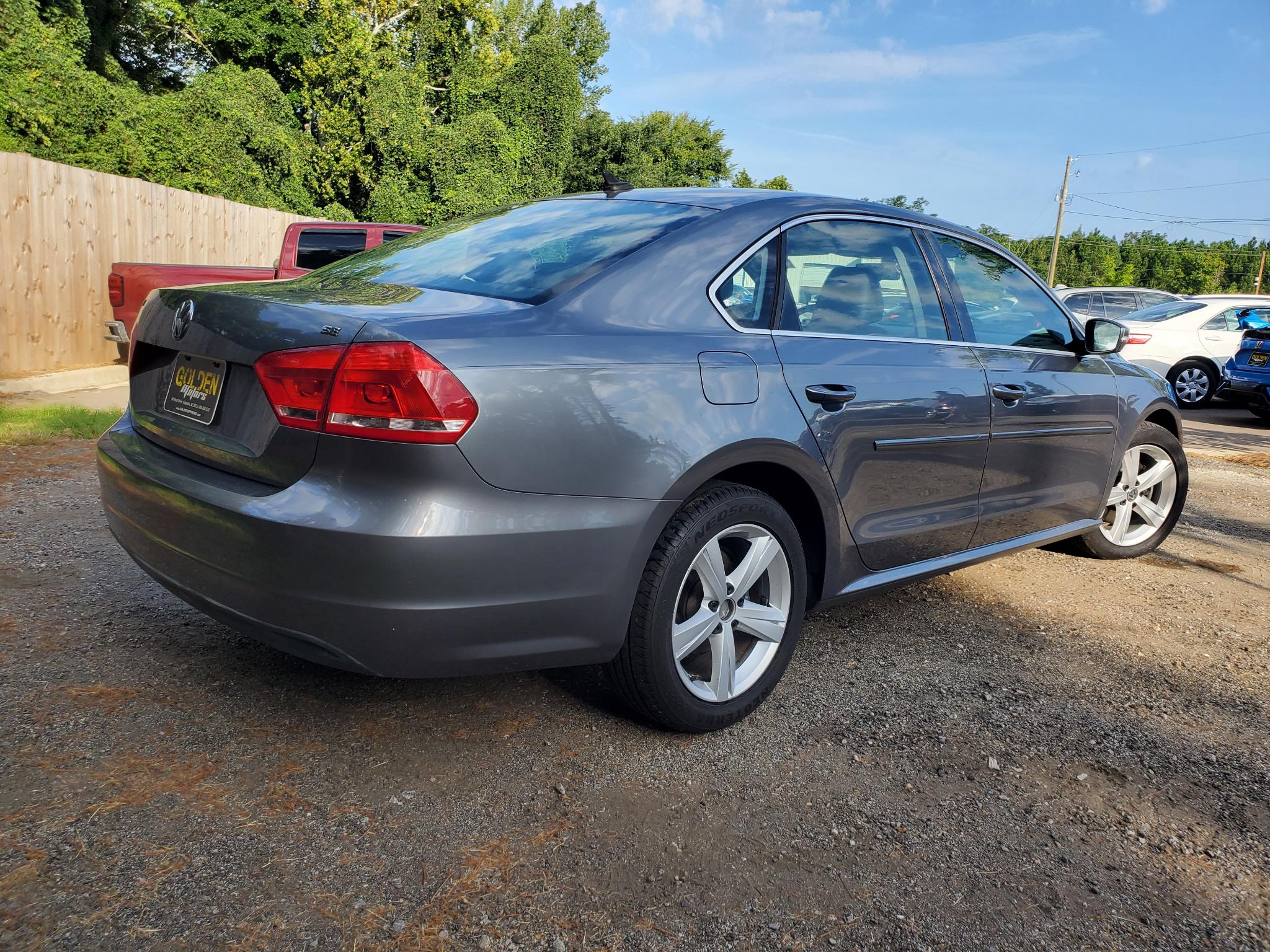 Volkswagen Passat 4dr Sdn 2.5L Manual SE 2013