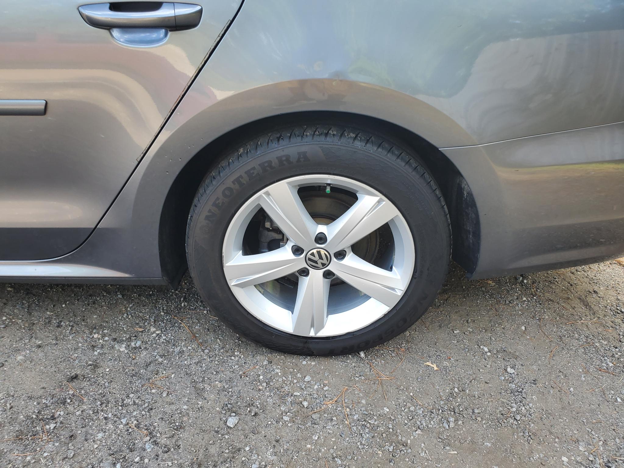 Volkswagen Passat 4dr Sdn 2.5L Manual SE 2013