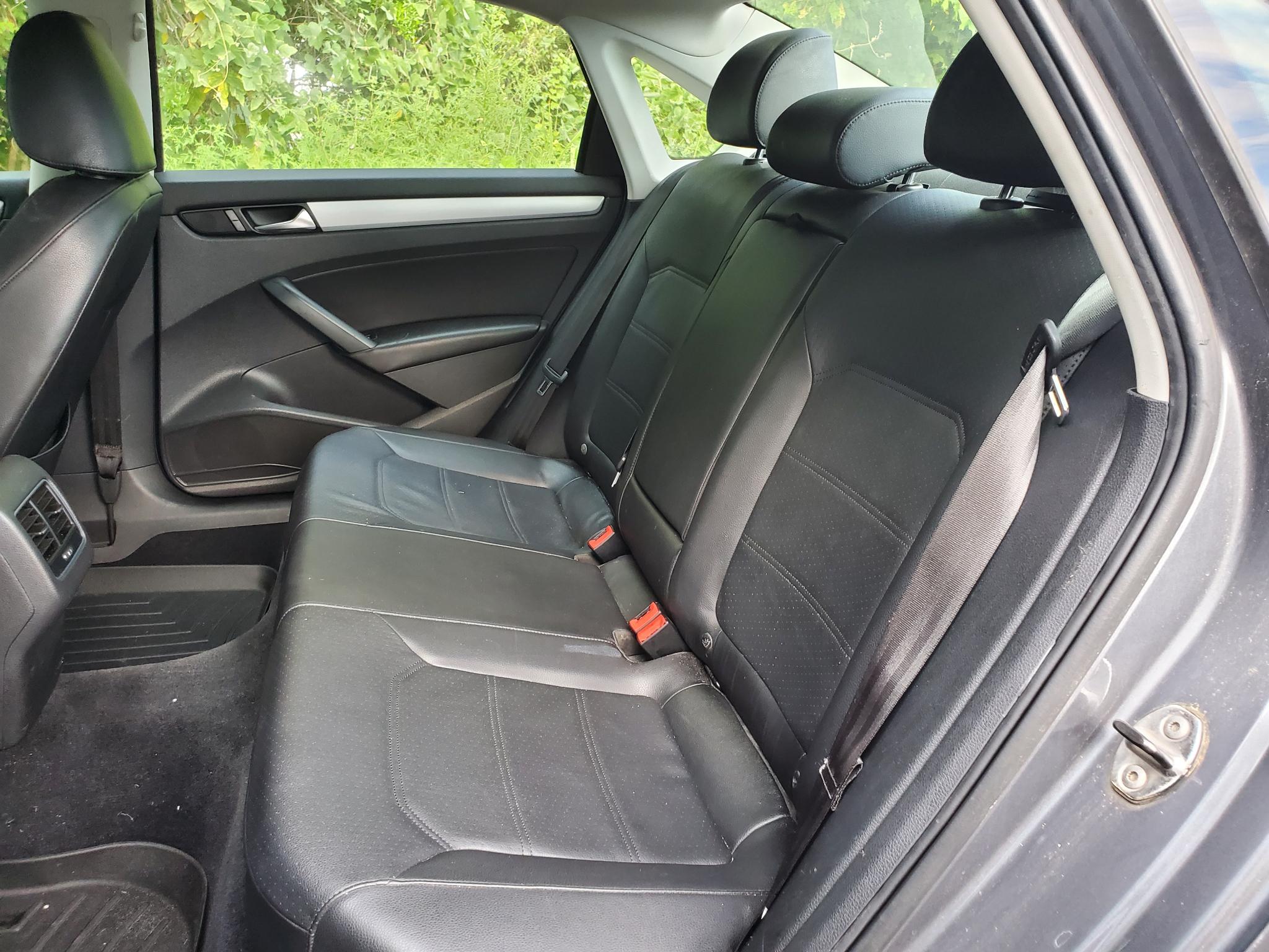 Volkswagen Passat 4dr Sdn 2.5L Manual SE 2013