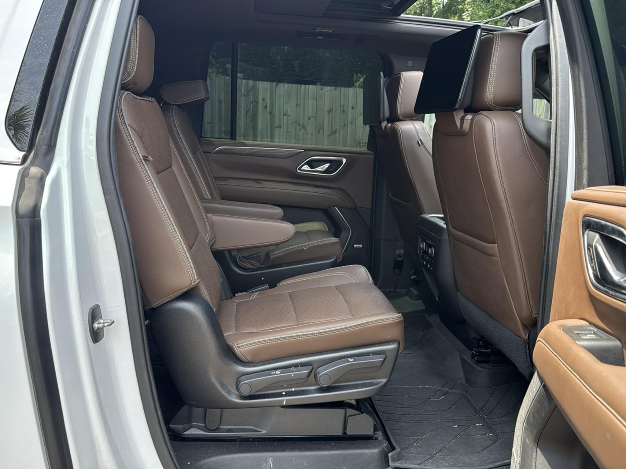 Chevrolet Suburban 4WD 4dr High Country 2021
