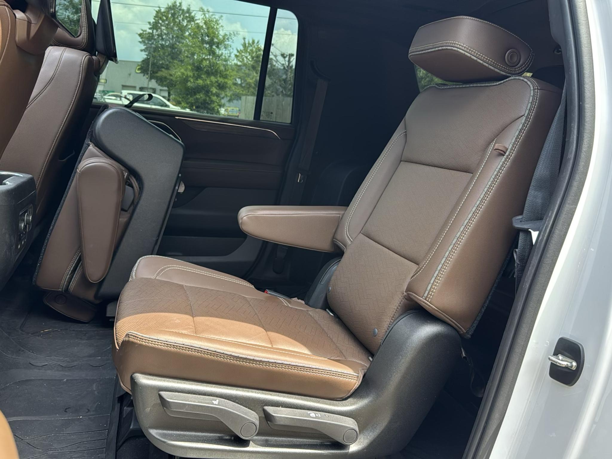 Chevrolet Suburban 4WD 4dr High Country 2021