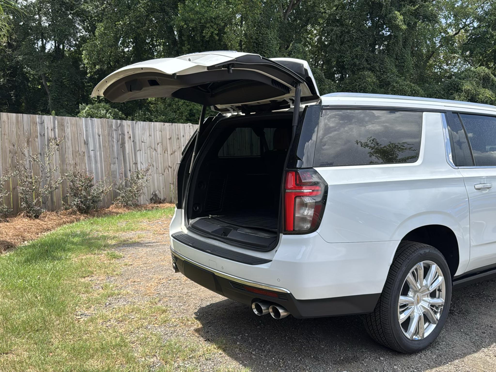 Chevrolet Suburban 4WD 4dr High Country 2021