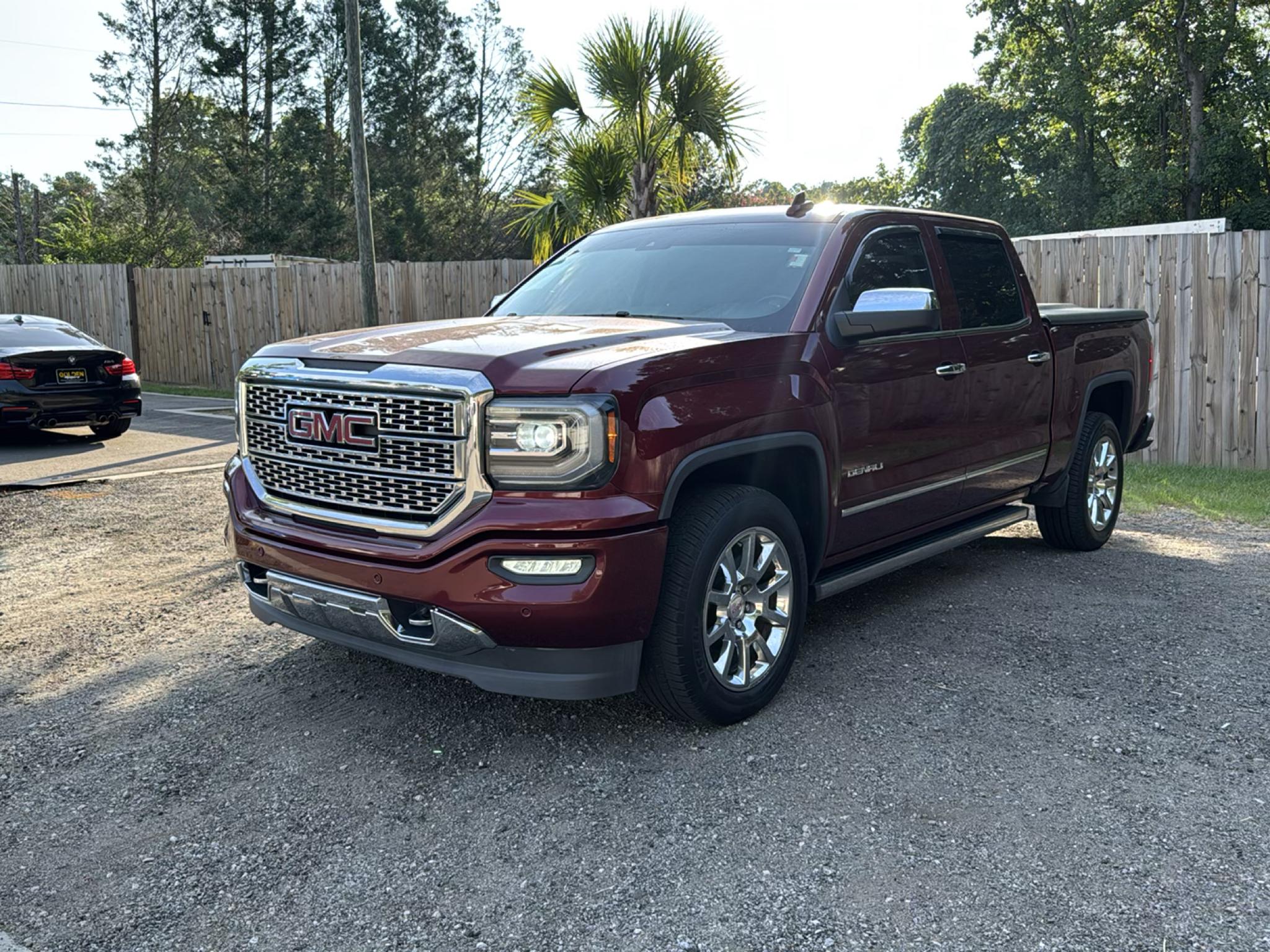GMC Sierra 1500 4WD Crew Cab 143.5" Denali 2017