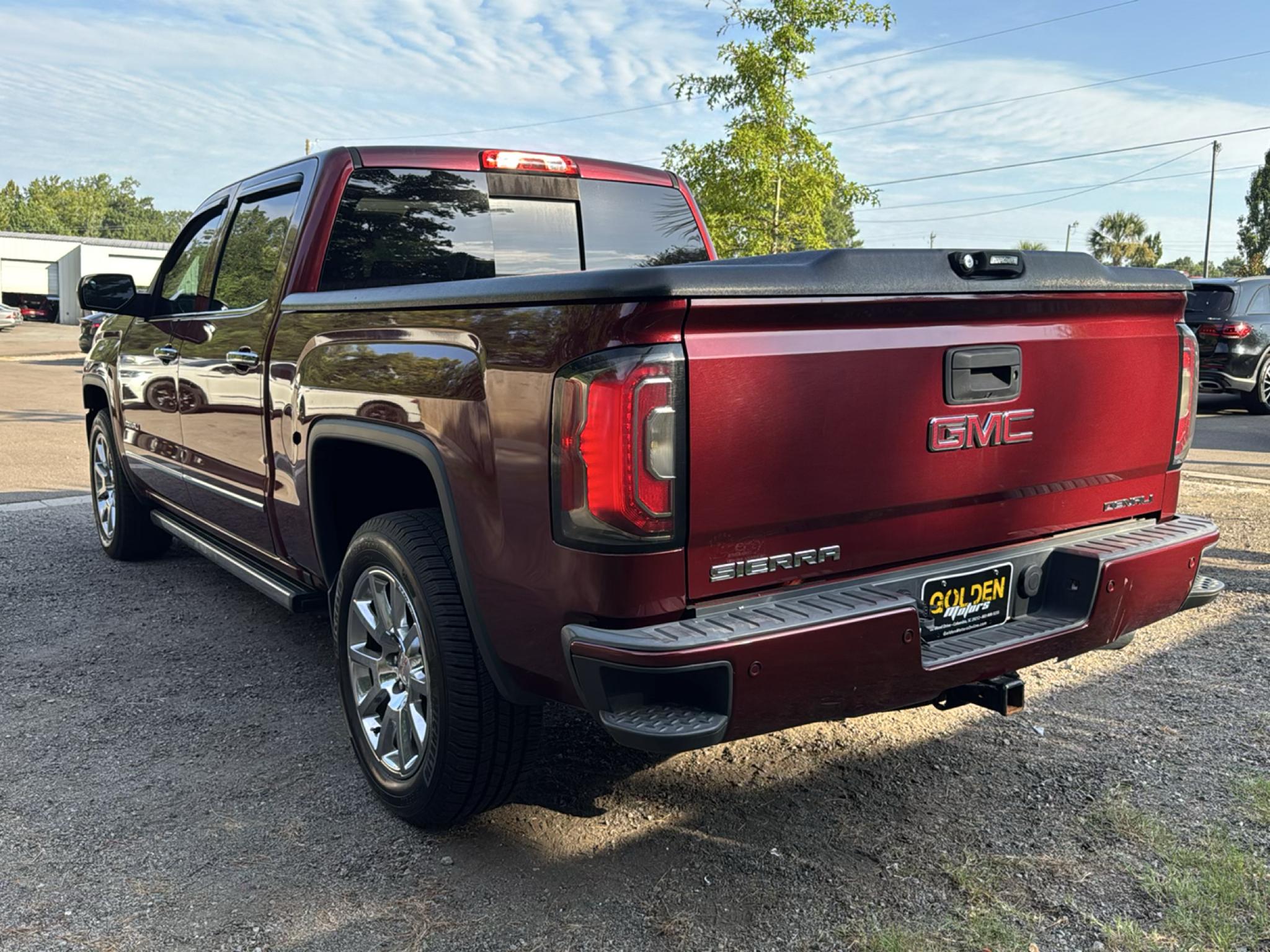 GMC Sierra 1500 4WD Crew Cab 143.5" Denali 2017